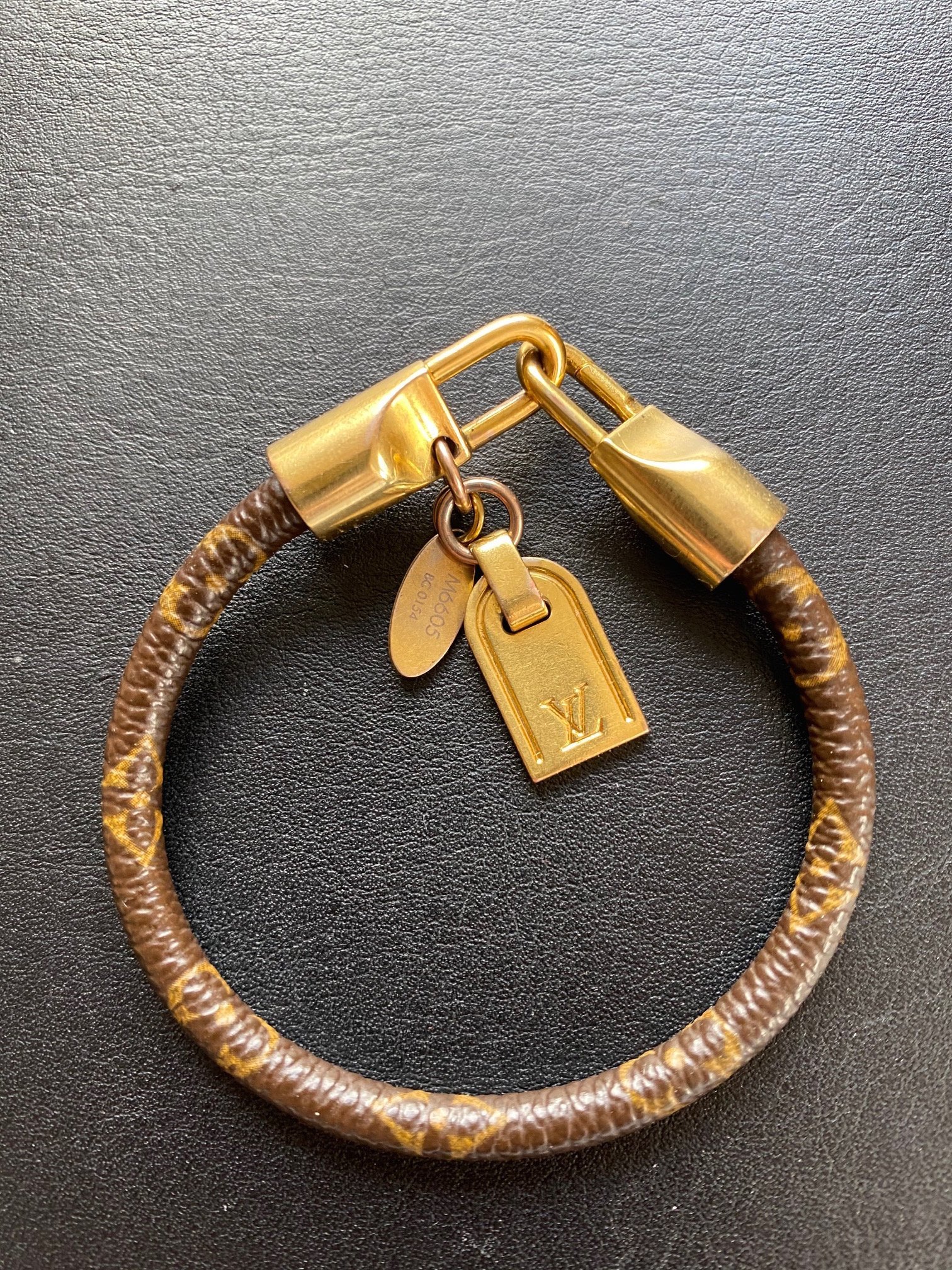 Louis Vuitton Lock It Bracelet Monogram 17 cm (399962763) ᐈ Köp på Tradera