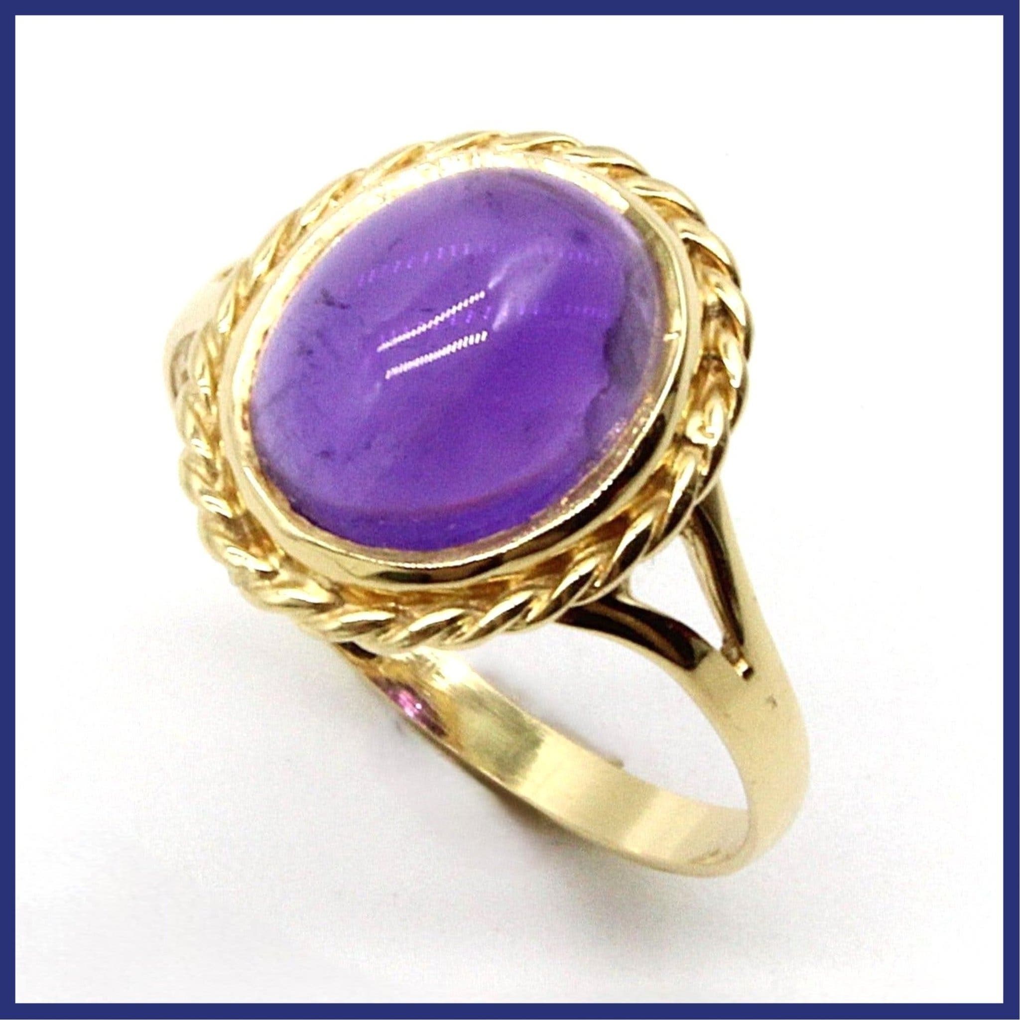 Ring, 18K guld, lila cabochonslipad sten (1,38ctv, stl 16,3mm)