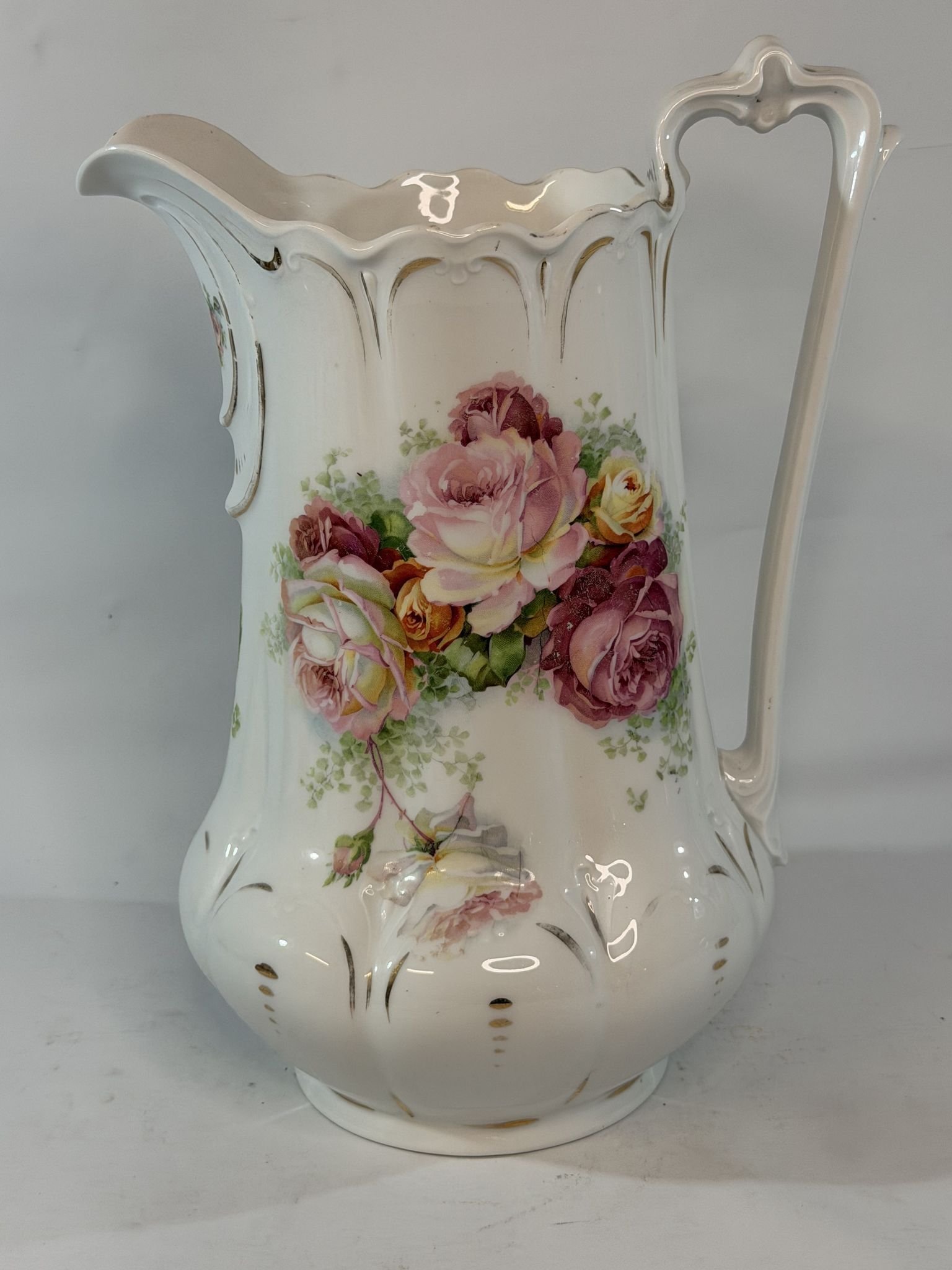 STOR KANNA MED DEKORATIVA MOTIV AV ROSOR DESIGN MORITZ ZDEKAUER ÖSTERRIKE