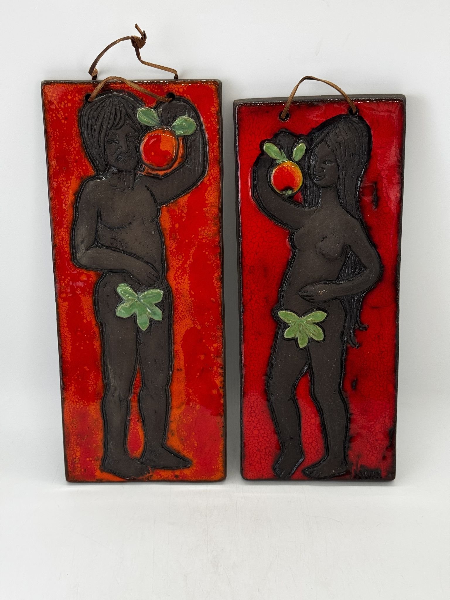 VÄGGPLATTOR / KERAMIK TAVLOR 2 ST DESIGN NINNIE FORSGREN RETRO DESIGN VÄGGRELIEF