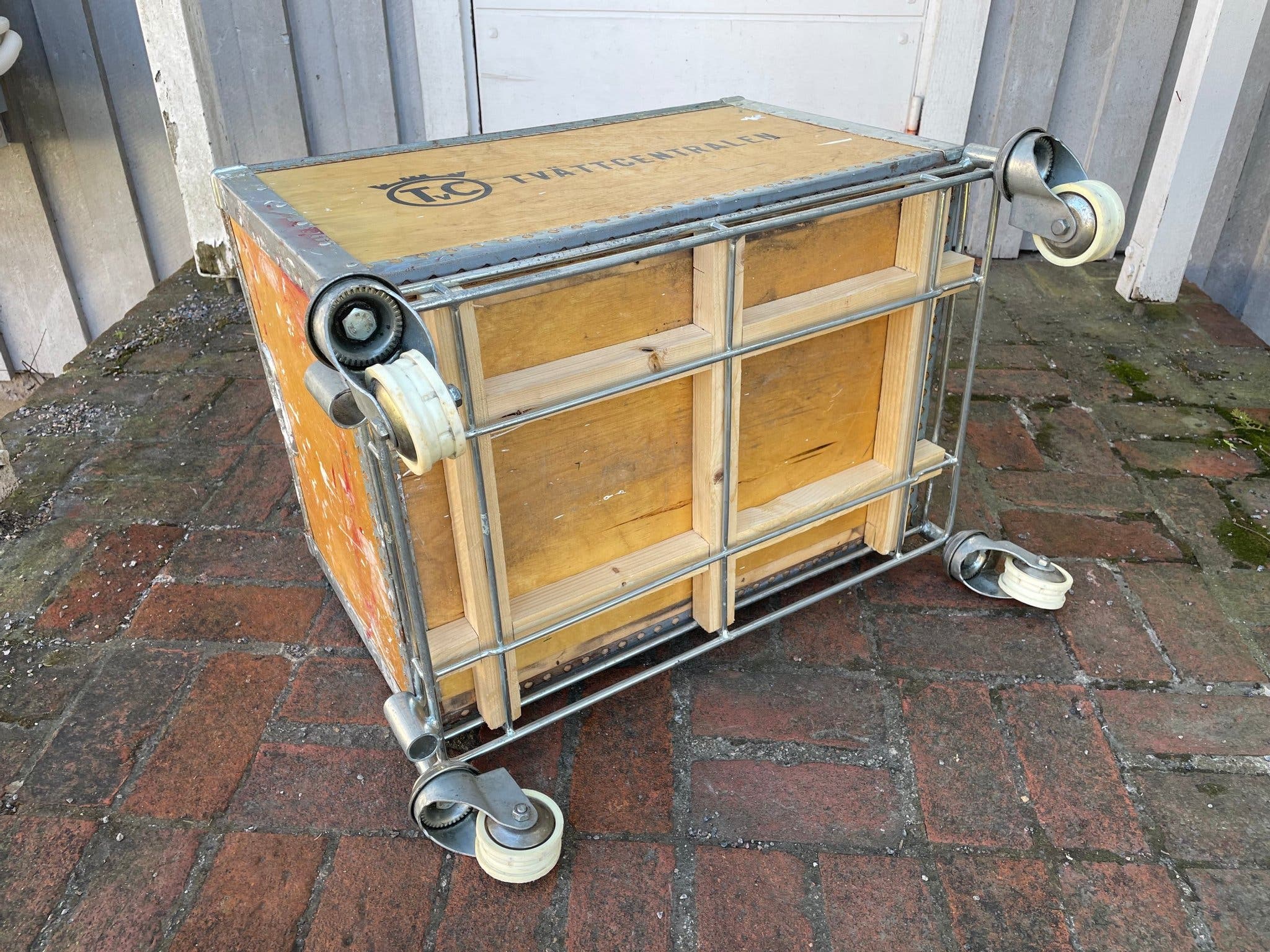 Låda me Hjul/Länkhjul,Rejäl Plywoodlåda/Trälåda.. | Köp på Tradera ...
