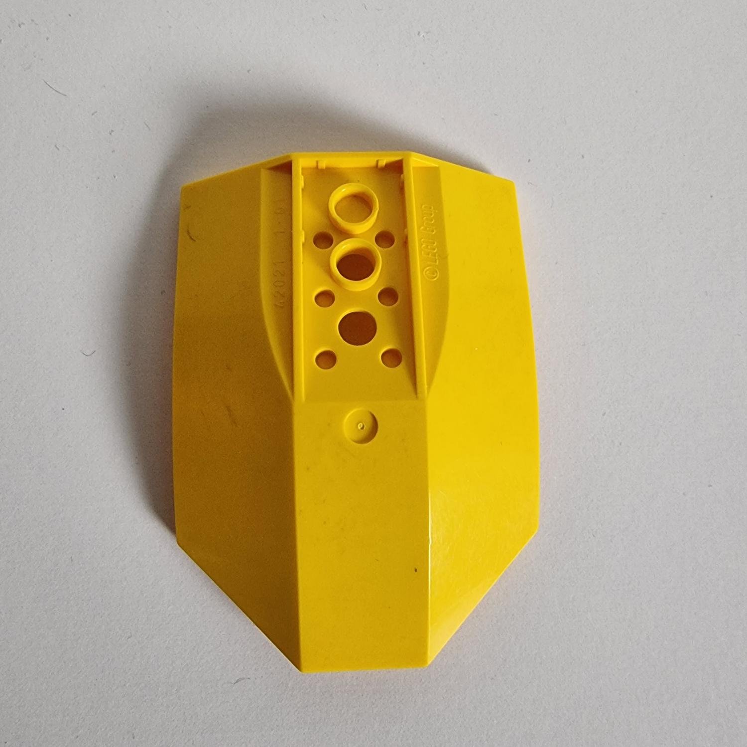 lego-cockpit-8-x-6-x-2-curved-gul-k-p-p-tradera-600789939