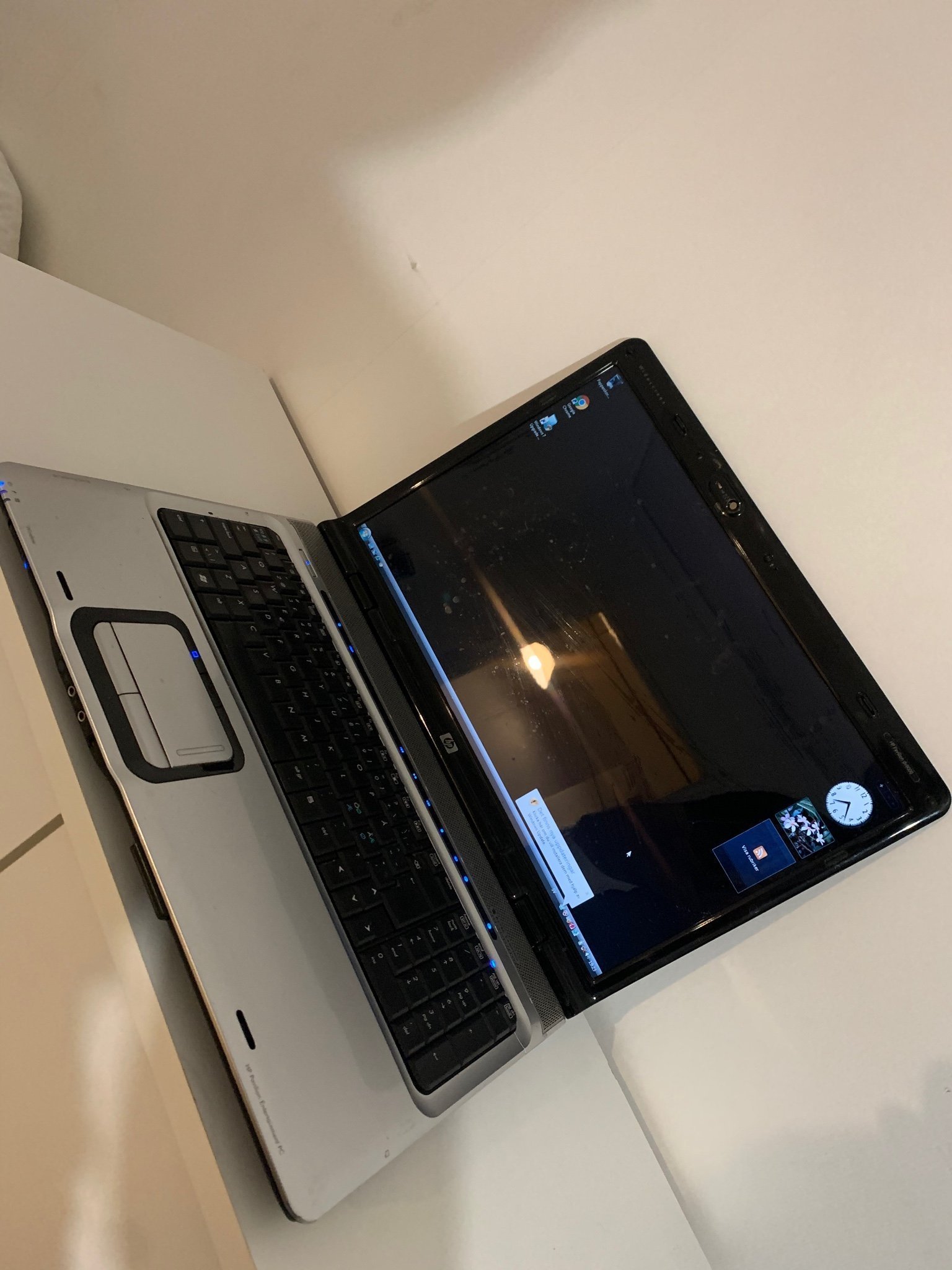 Hp Pavilion dv9000 i befintligt skick (389338976) ᐈ Köp på Tradera