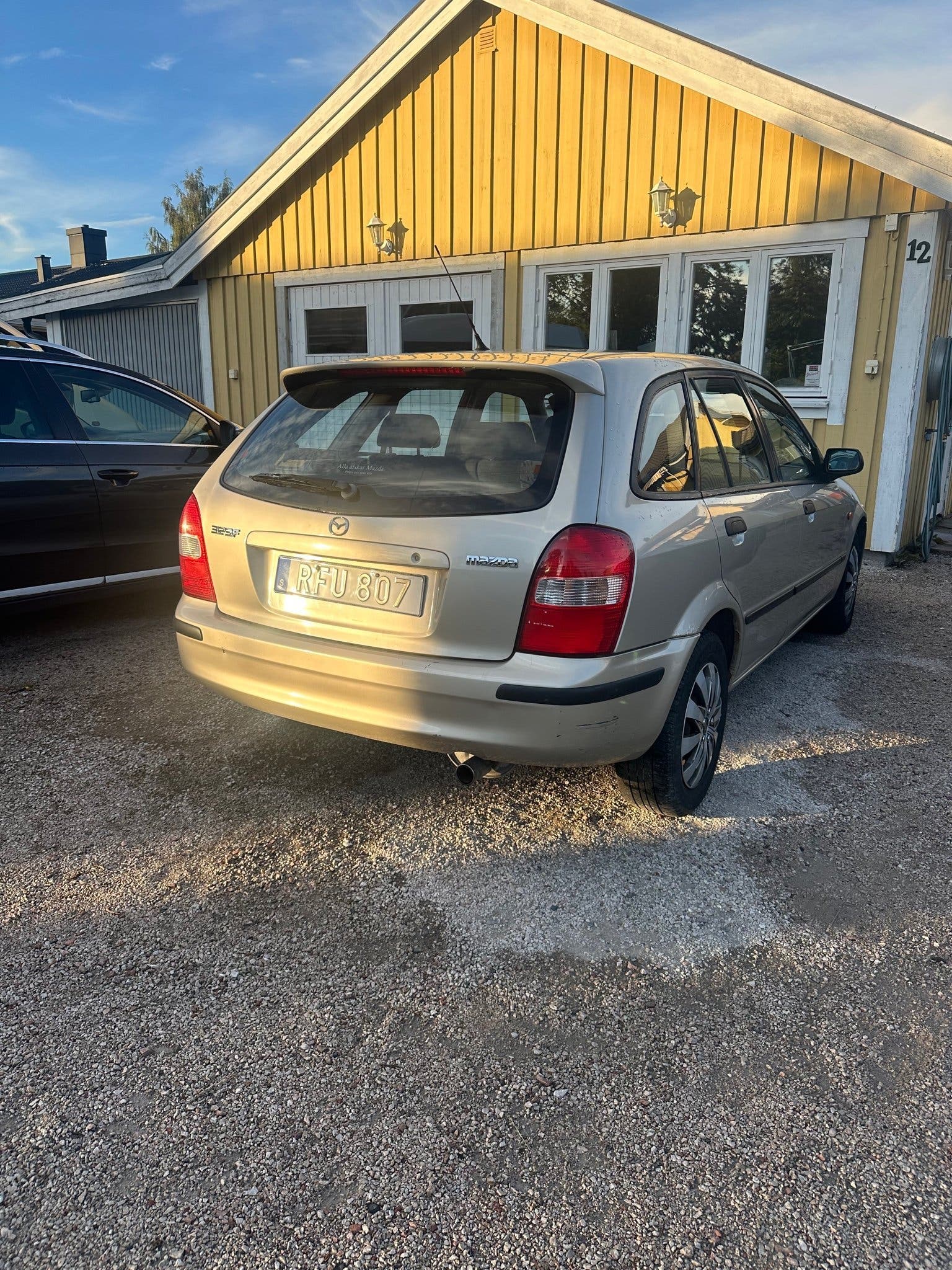 Mazda 323F 1.9 Manuell, 114hk, 2000