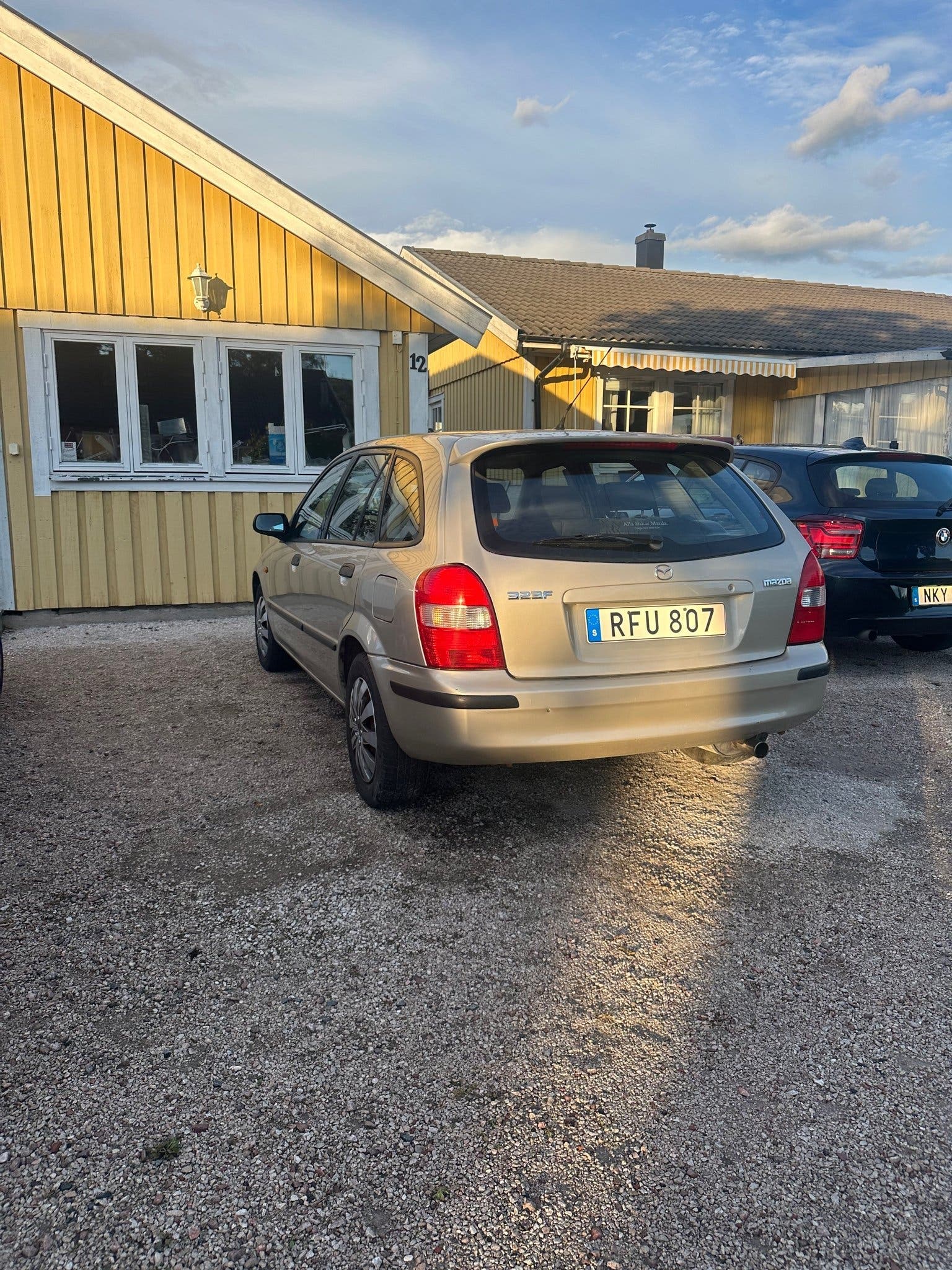 Mazda 323F 1.9 Manuell, 114hk, 2000