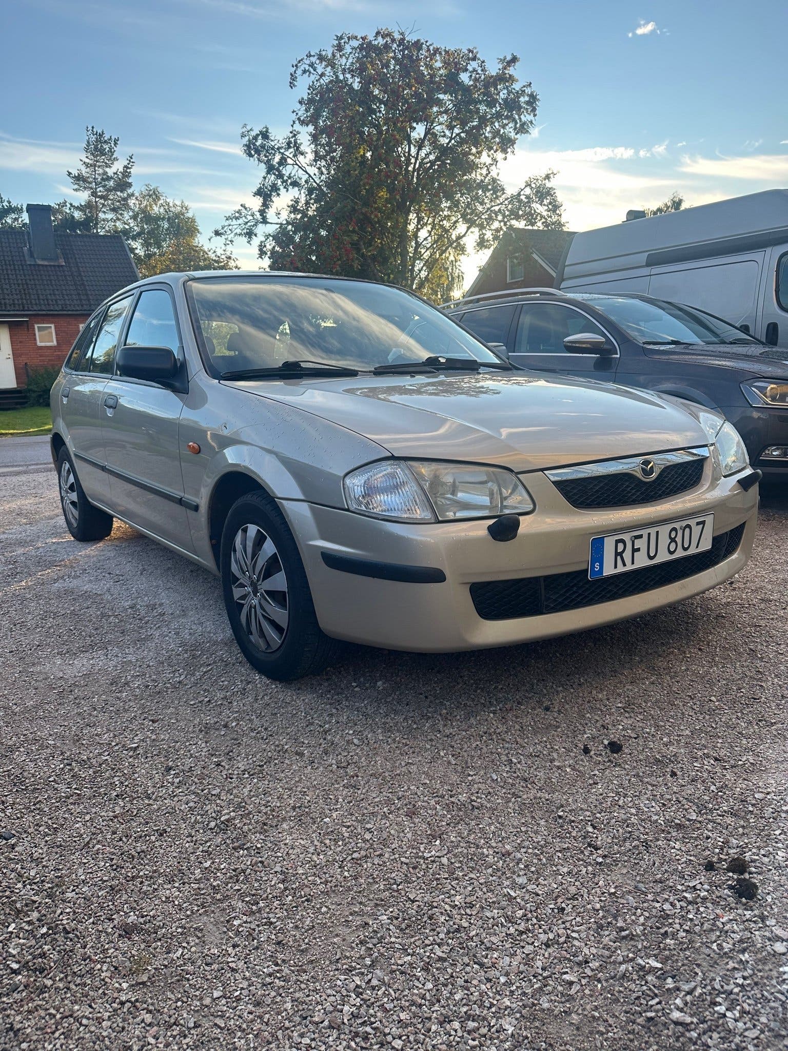 Mazda 323F 1.9 Manuell, 114hk, 2000