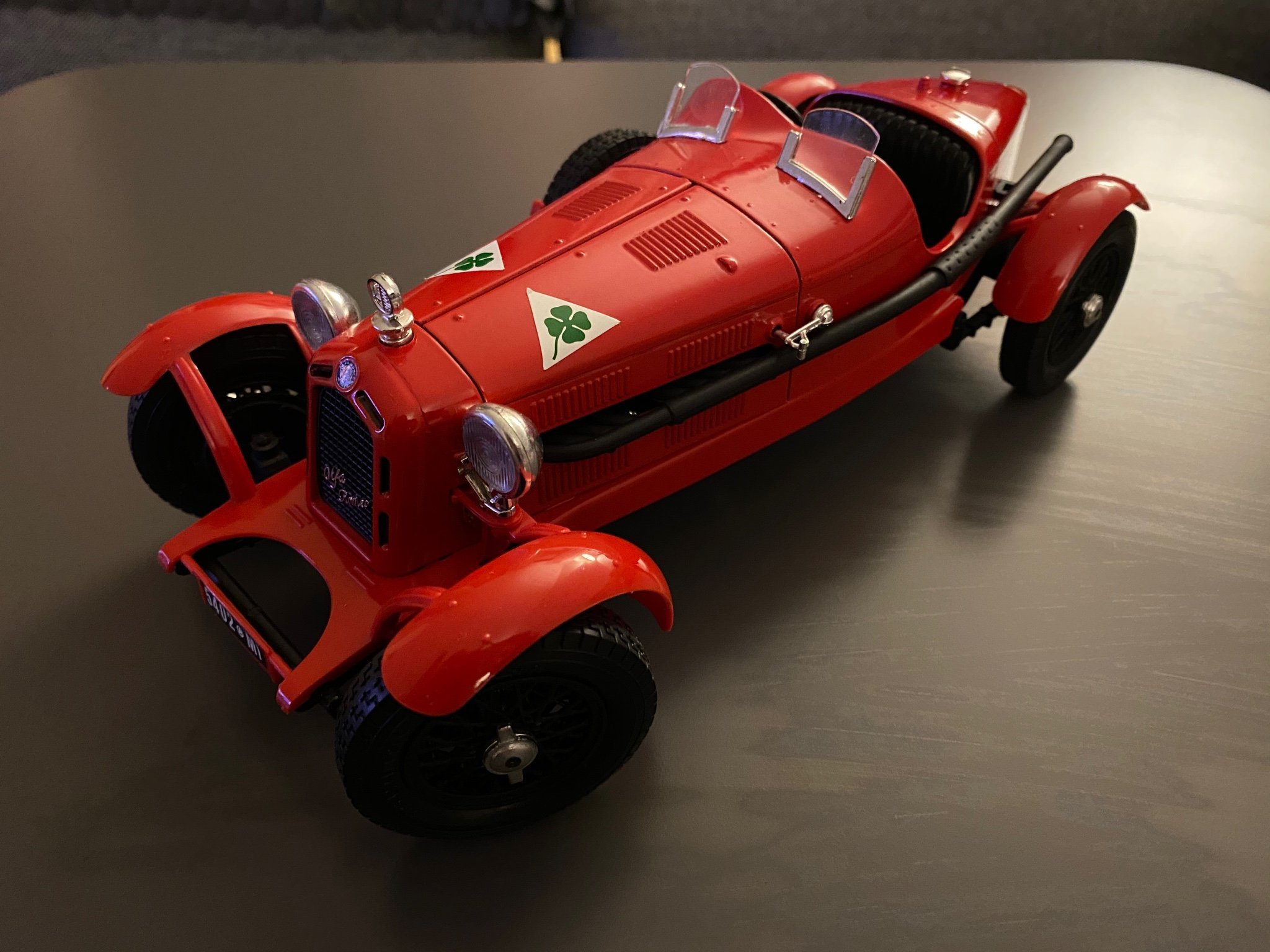 Burago Alfa Romeo 2300 Monza 1934 1/18 (444250861) ᐈ Köp på Tradera