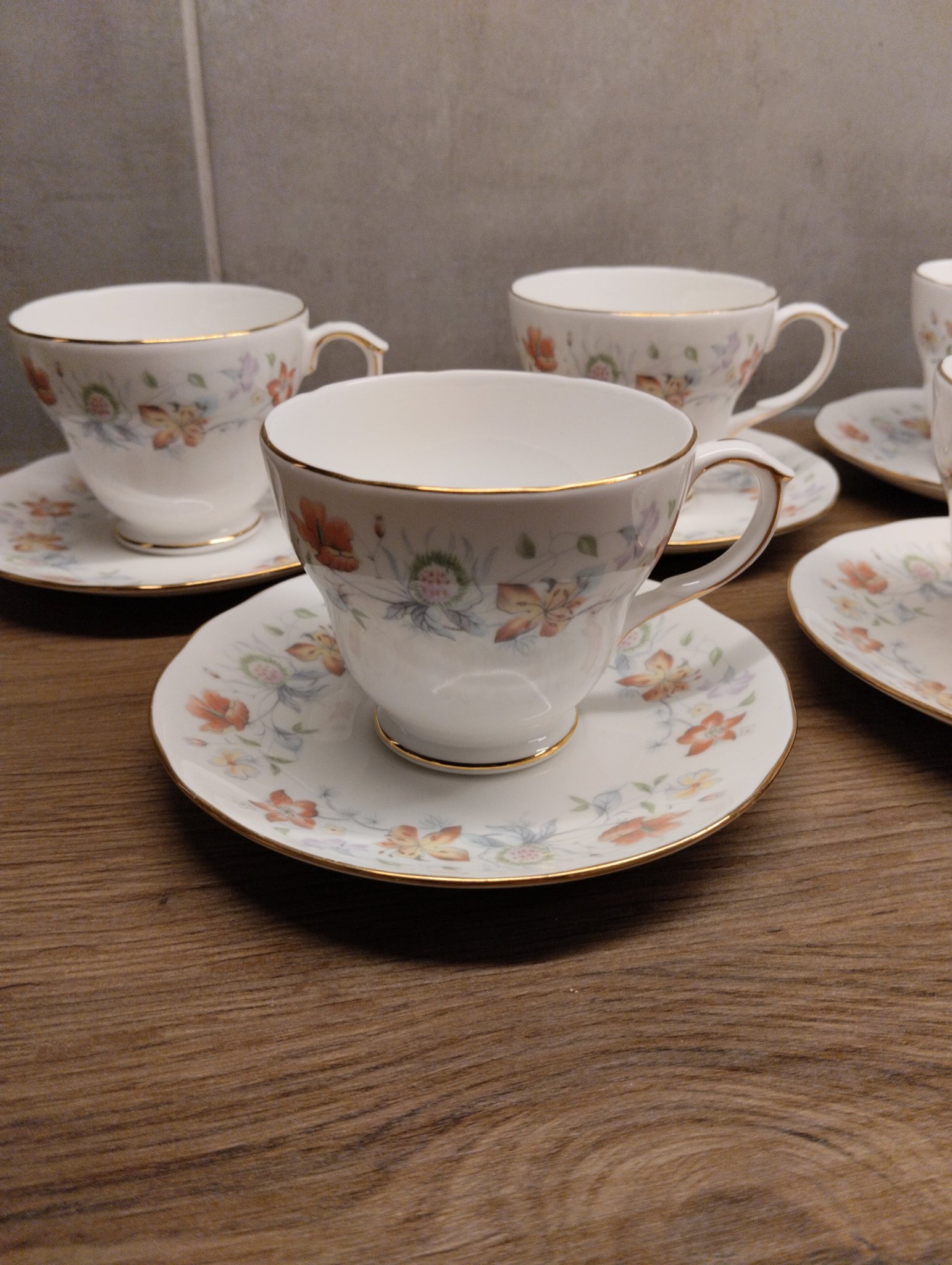 5 koppar med fat, Duchess, Evelyn, Bone China, .. Köp på Tradera (605512473)