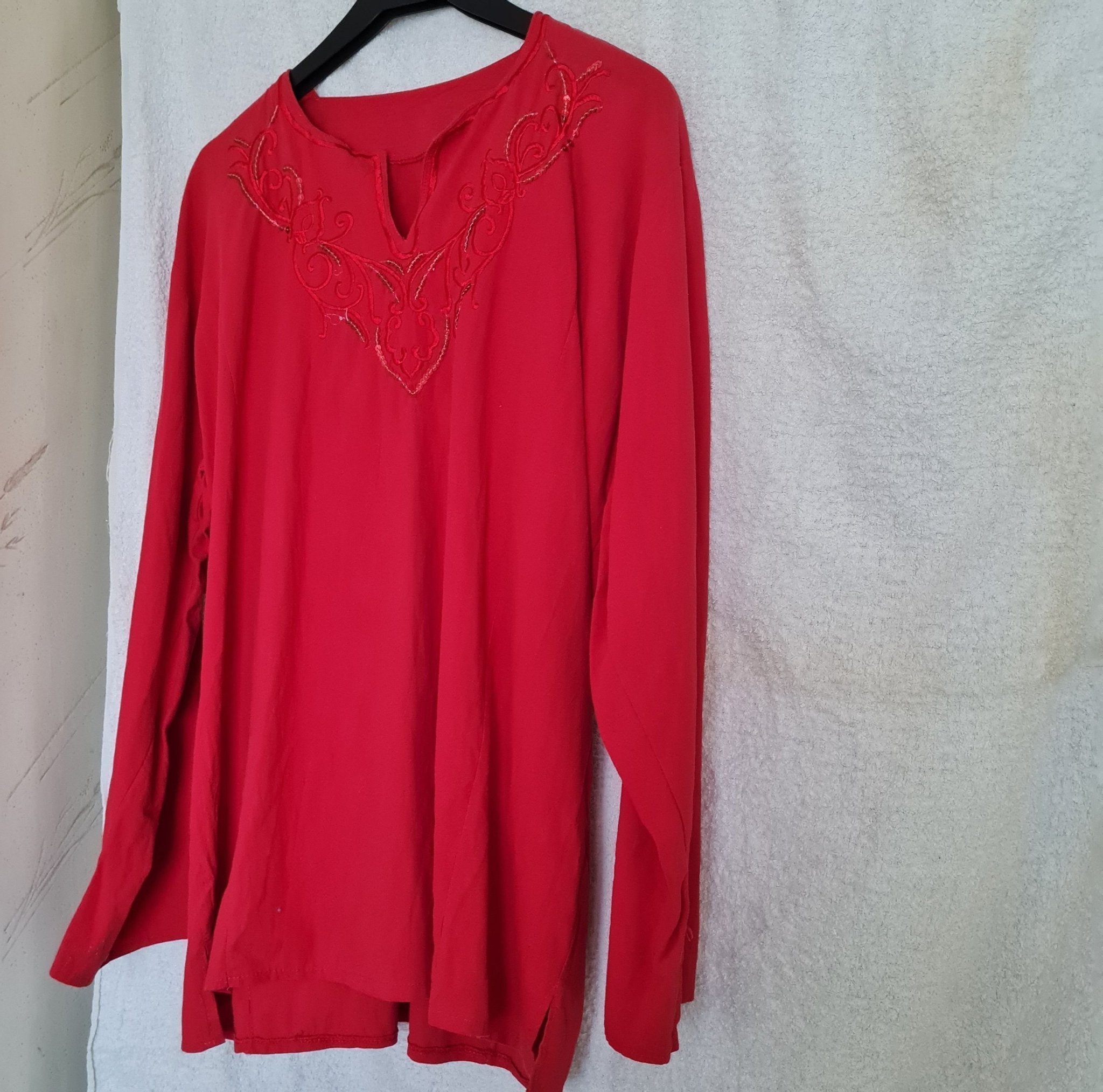 Röd blus / skjorta M/L