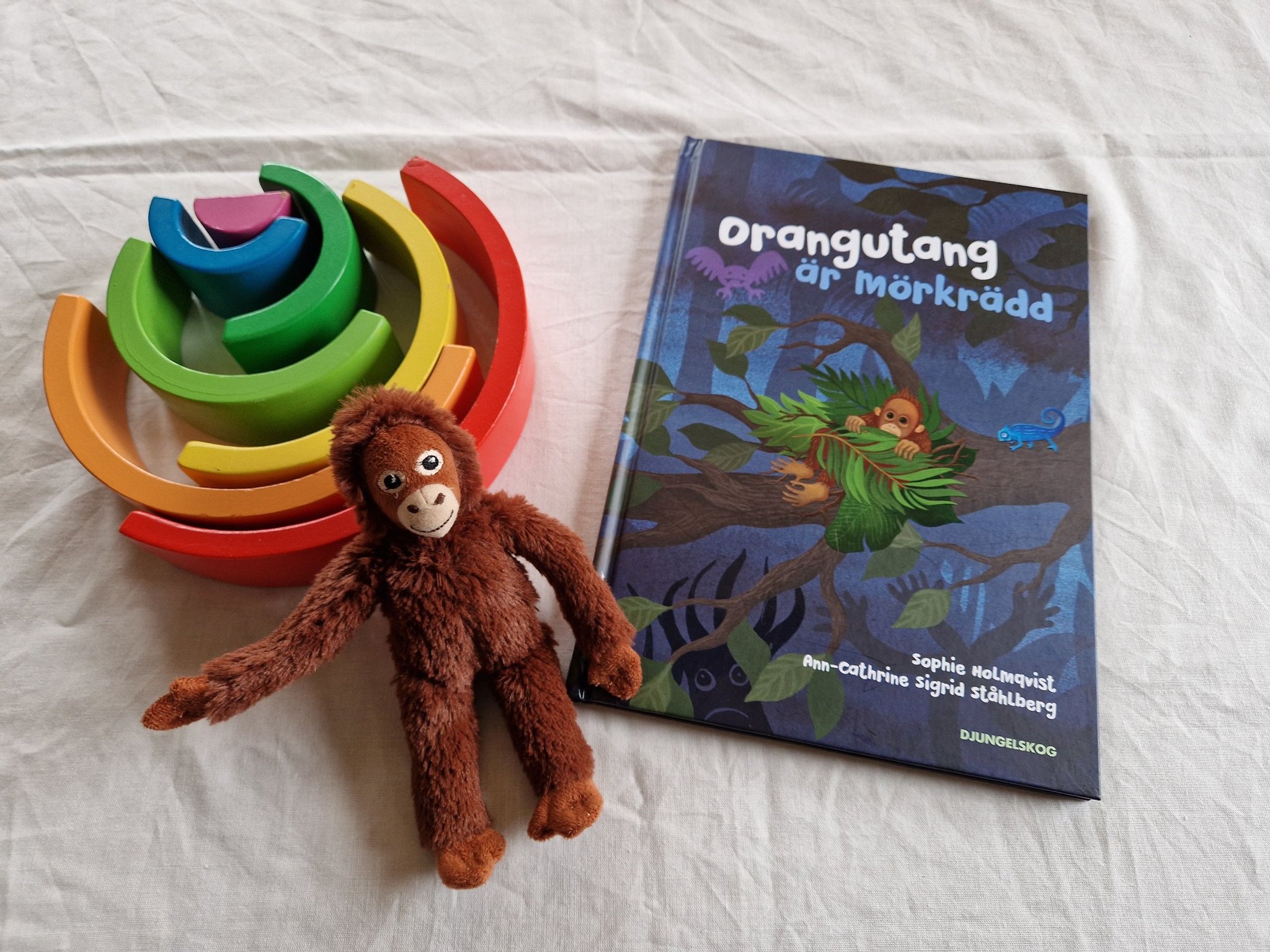 Bok och apa från IKEA. Julklappstips! Köp på Tradera (612865254)