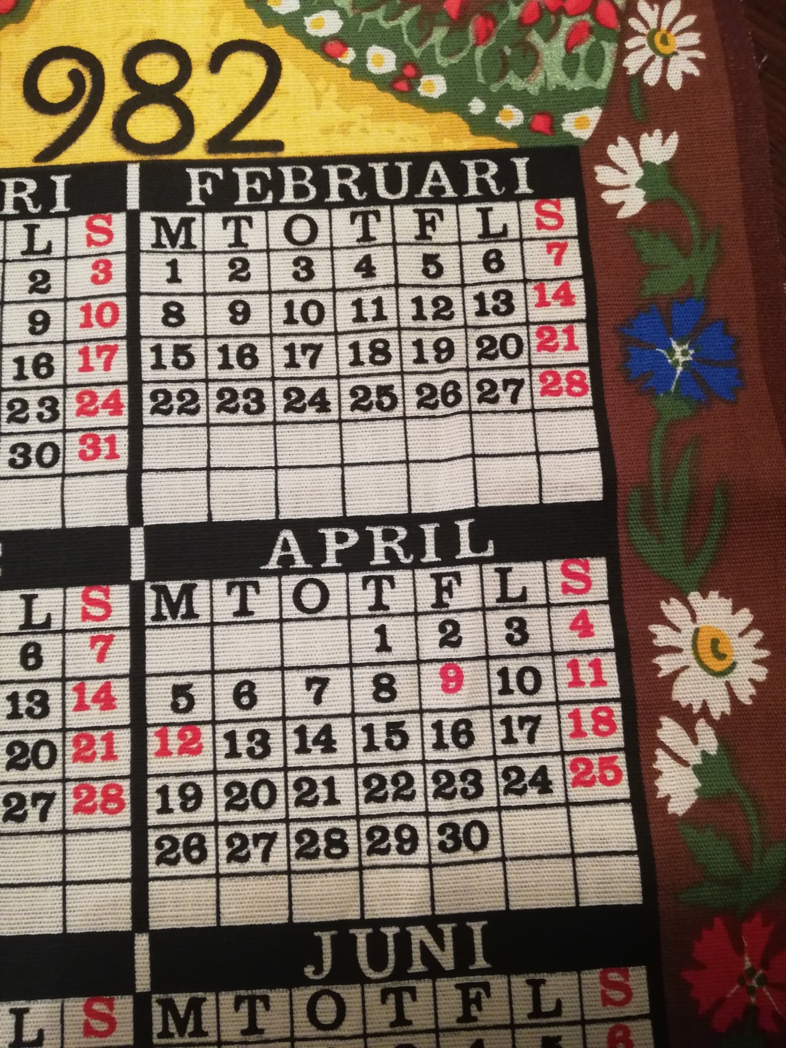 Retro vintage almanacka kalender bonad 1981, rö..  Köp på Tradera 