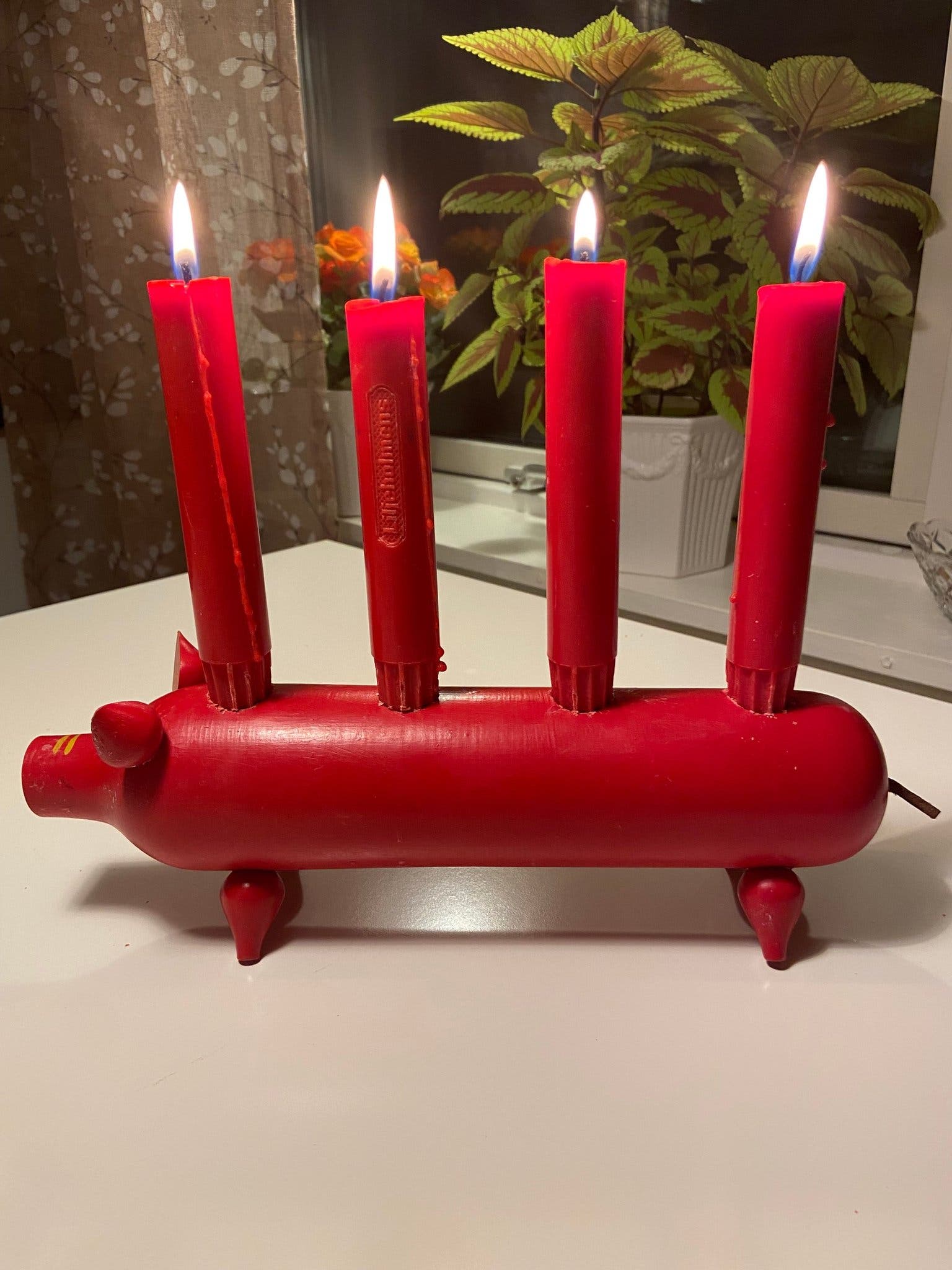 Adventsljusstake av Trä Gris Ljusstake - röd ju.. | Köp på Tradera ...