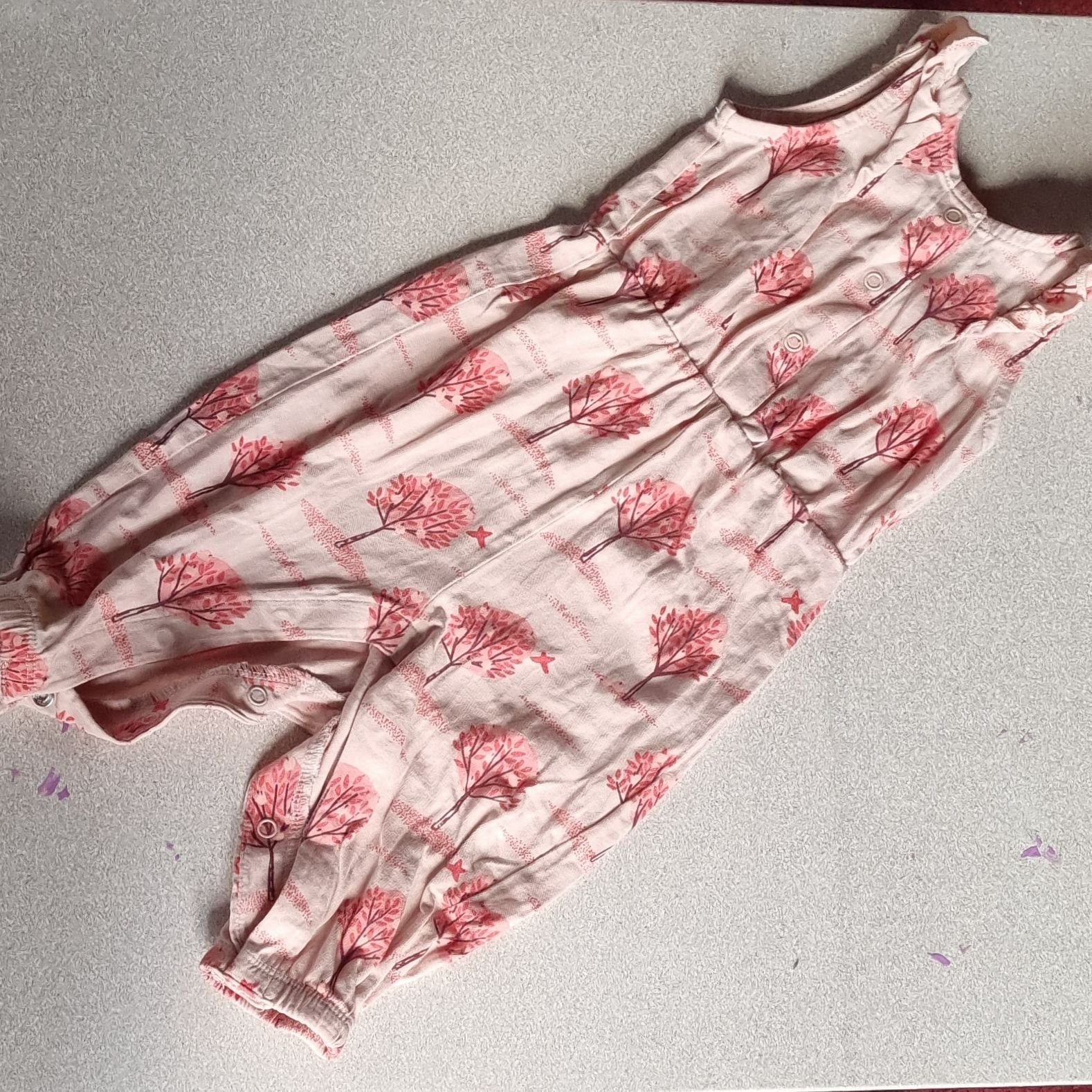 Jumpsuit med träd / Lindex Köp på Tradera (591452121)