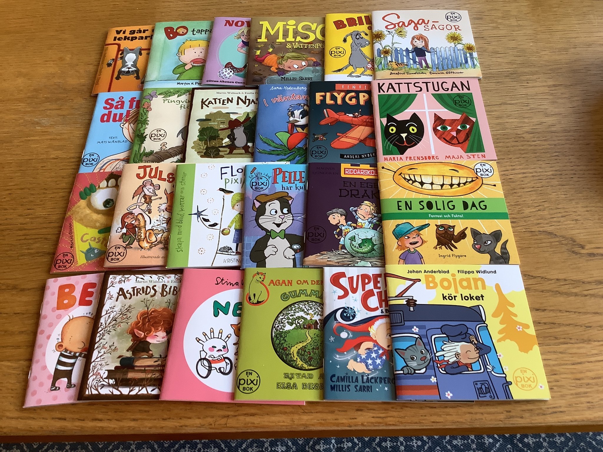 24 Pixiböcker till julkalender Köp på Tradera (567364769)