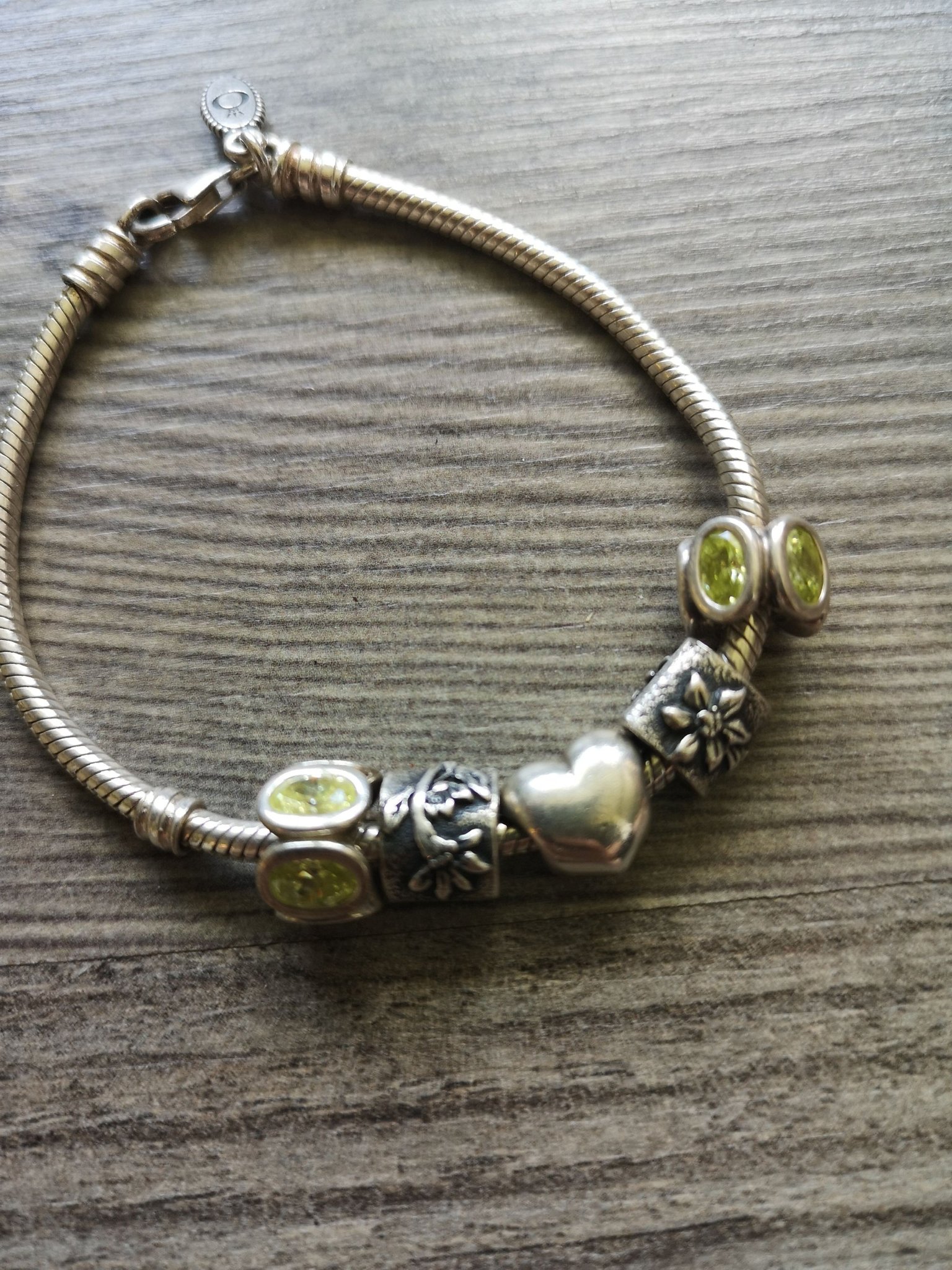 Pandora armband med 5 berlocker (352559586) ᐈ Köp på Tradera