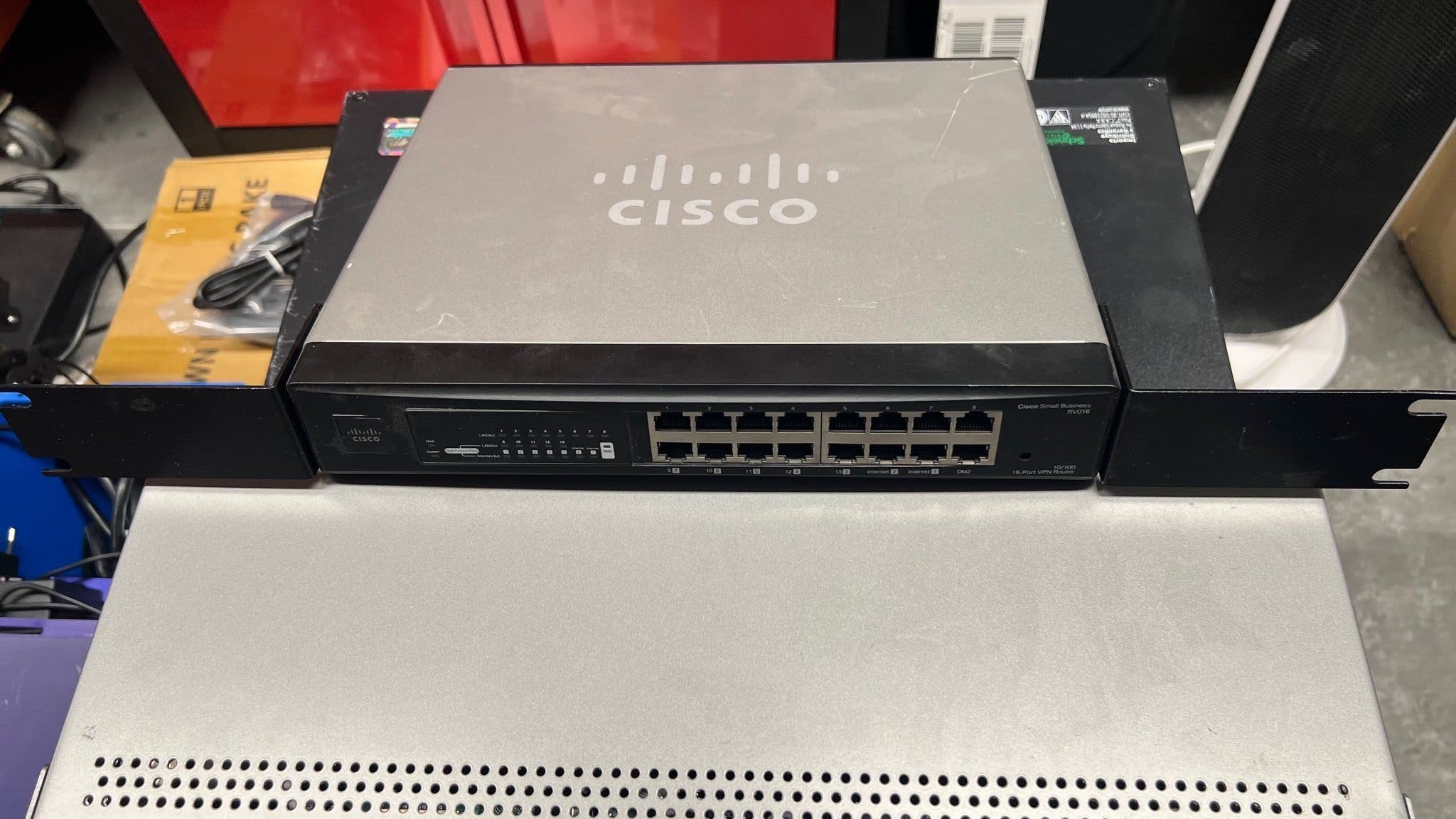 Cisco RV016 16-Port VPN Router och switch | Köp på Tradera (713718368)