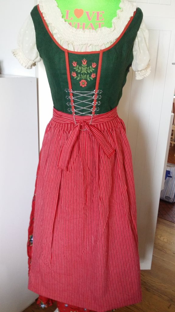folkdräkt DIRNDL folklore Tyrolen OKTOBERFEST
