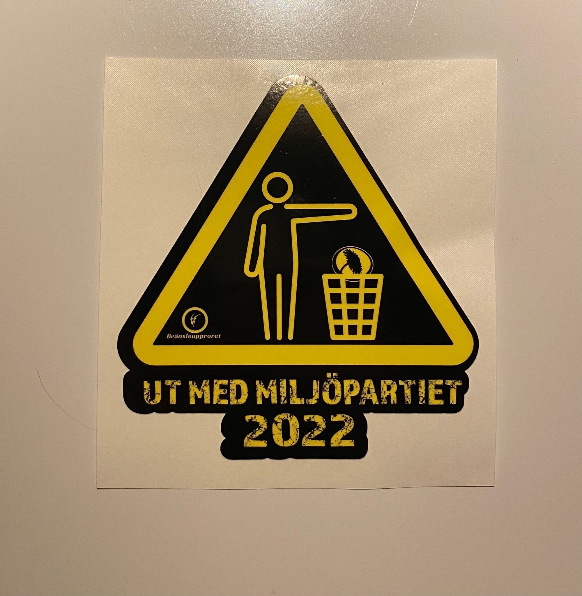 1 st Dekal, klistermärke, stickers, Ut med Mil.. Köp på Tradera
