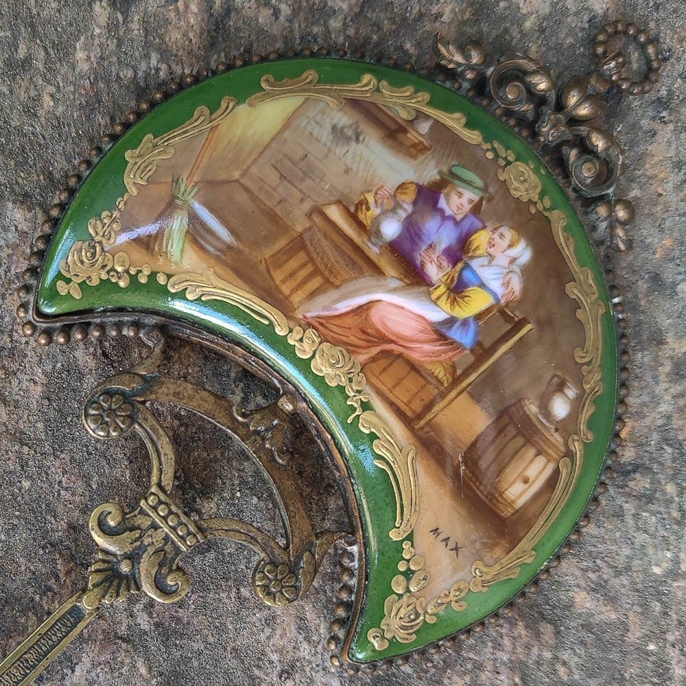 Hand mirror with bronze and hand-painted porcelain in empire style