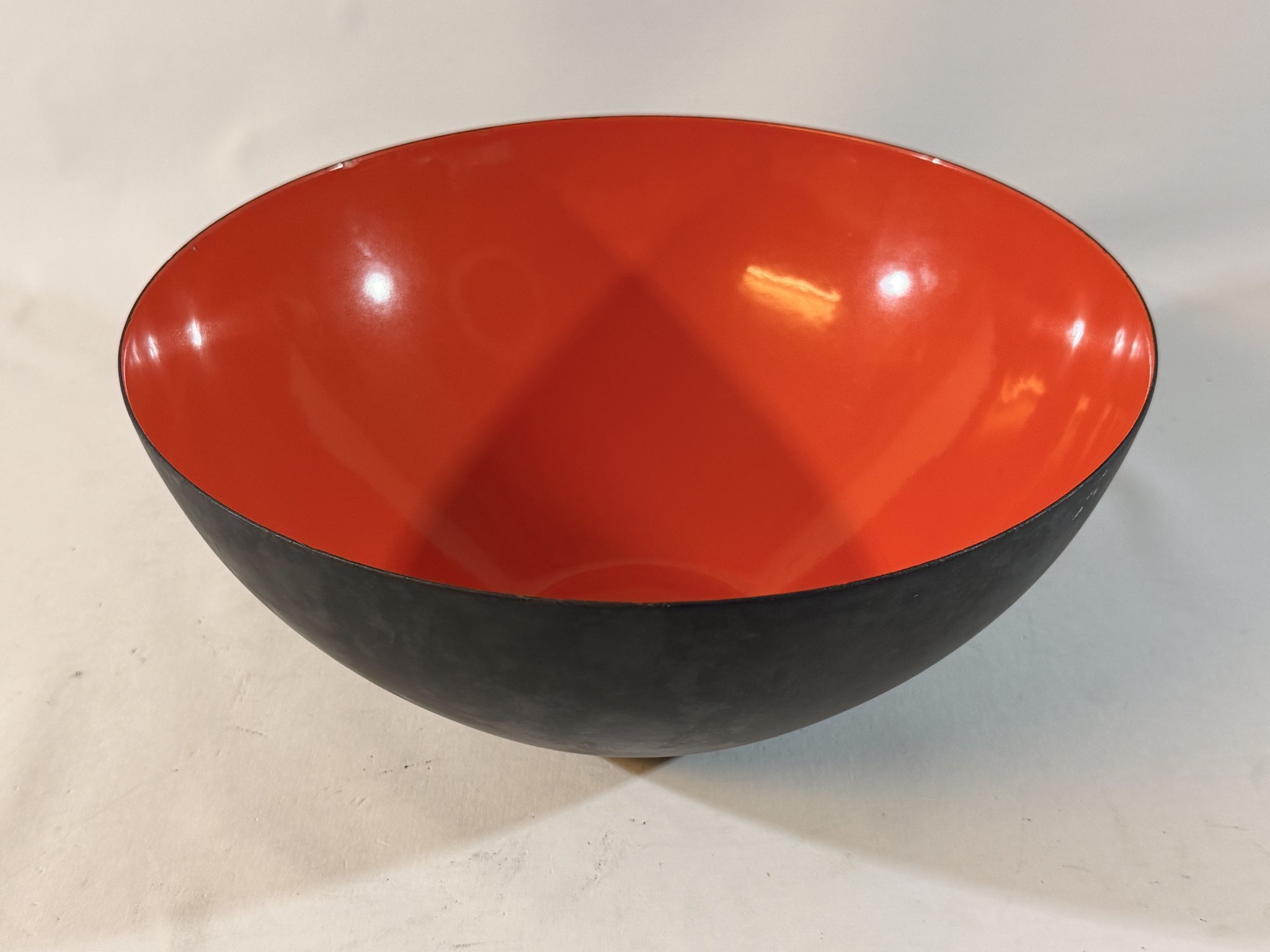 KRENIT SKÅL I METALL EMALJERAD I ORANGE DESIGN HERBERT KRENCHEL DANMARK