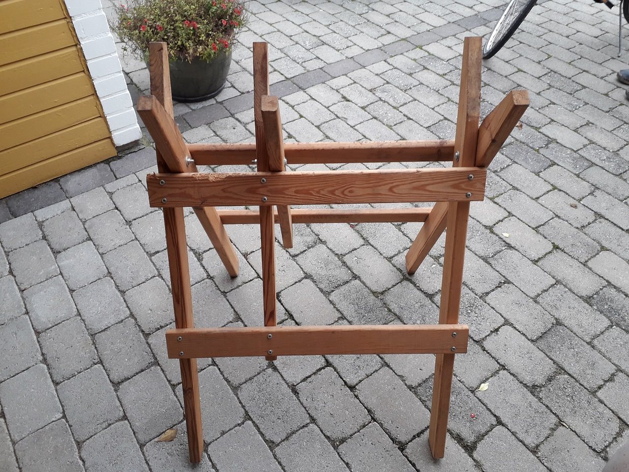 Sågbock Höjd 1meter i hopfällt skick. Ca 92 i utfällt skick. på