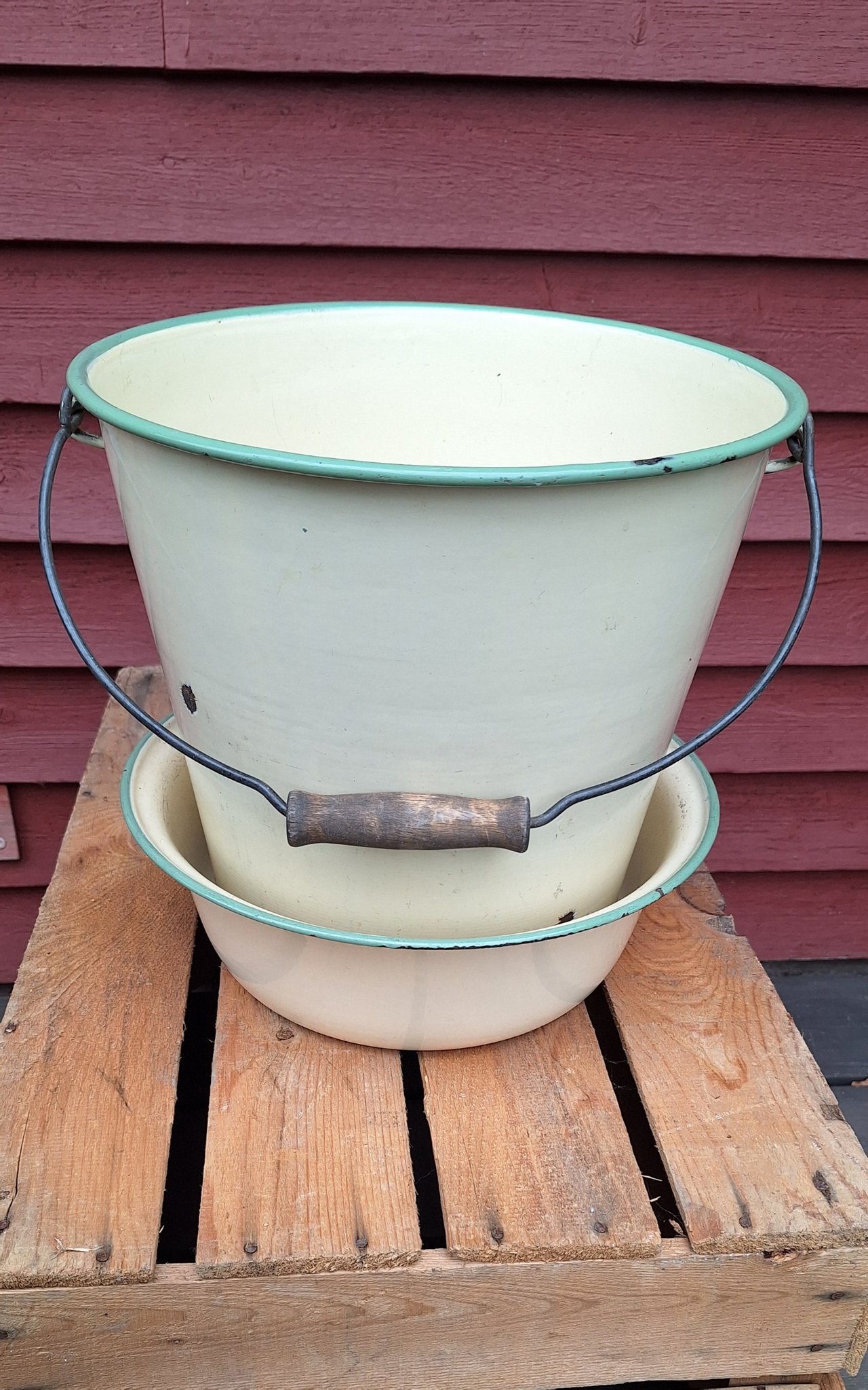 Se produkter som liknar Kockums 12 liters hink och 4 .. på Tradera ...