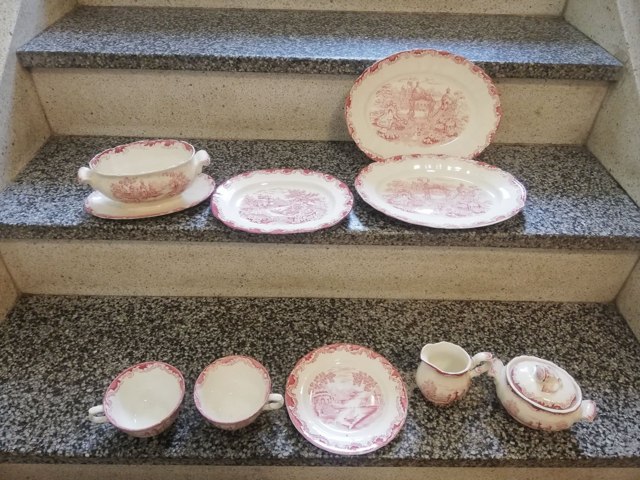 Se produkter som liknar 9 ST RÖRSTRAND BENGALI RÖD 19.. på Tradera ...