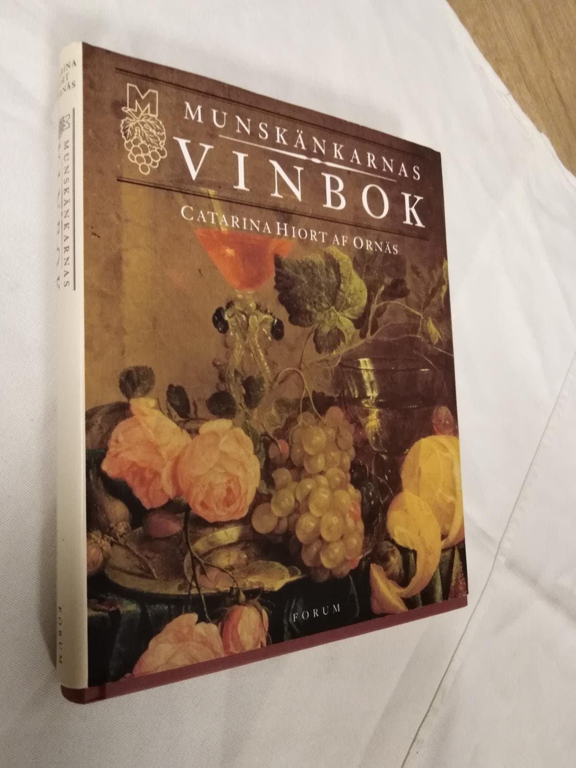 Libros de vino Munskänkarnas de Catarina Hiort af Ornäs en muy buen estado