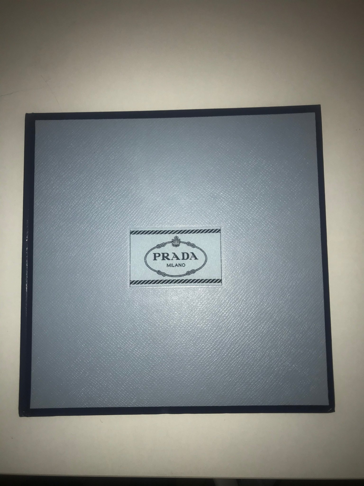 Prada coffee table book (419319584) ᐈ Köp på Tradera