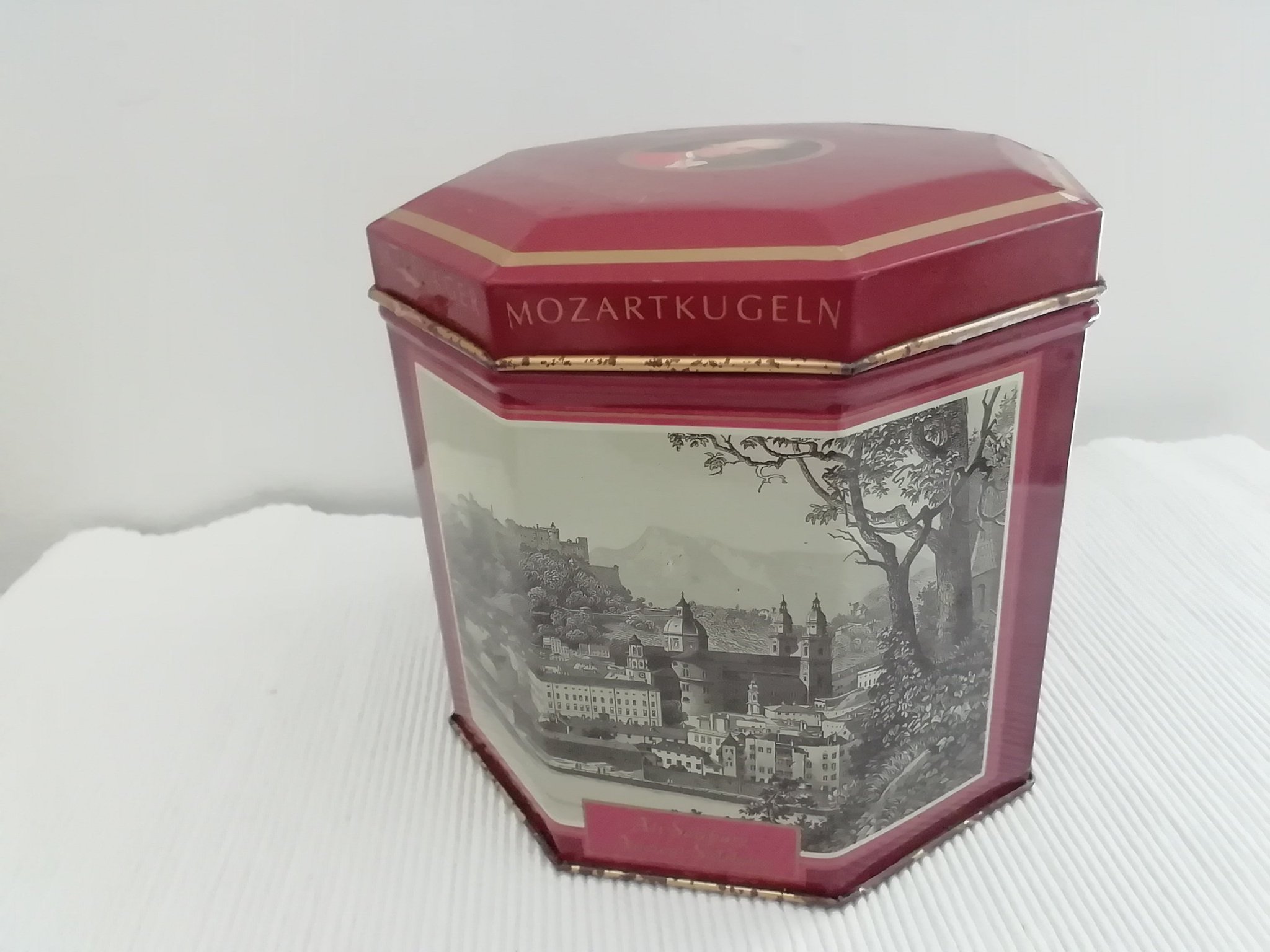 Gammal Burk av plåtmaterial: MOZARTKUGELN | Köp på Tradera (613018849)