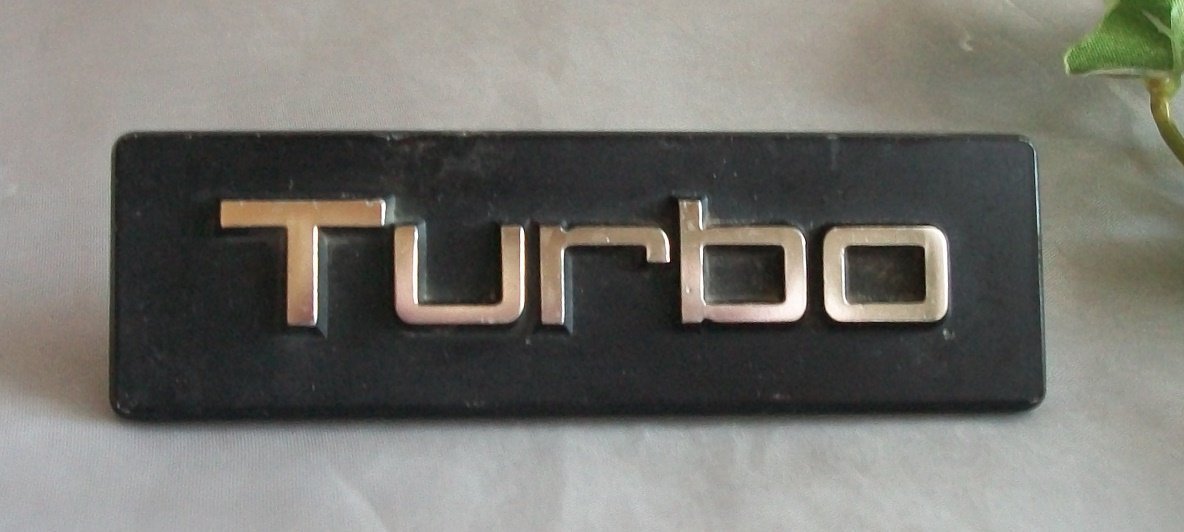 1kr utropspris! Volvo 240 TURBO emblem (grill) (401119905) ᐈ Köp på Tradera