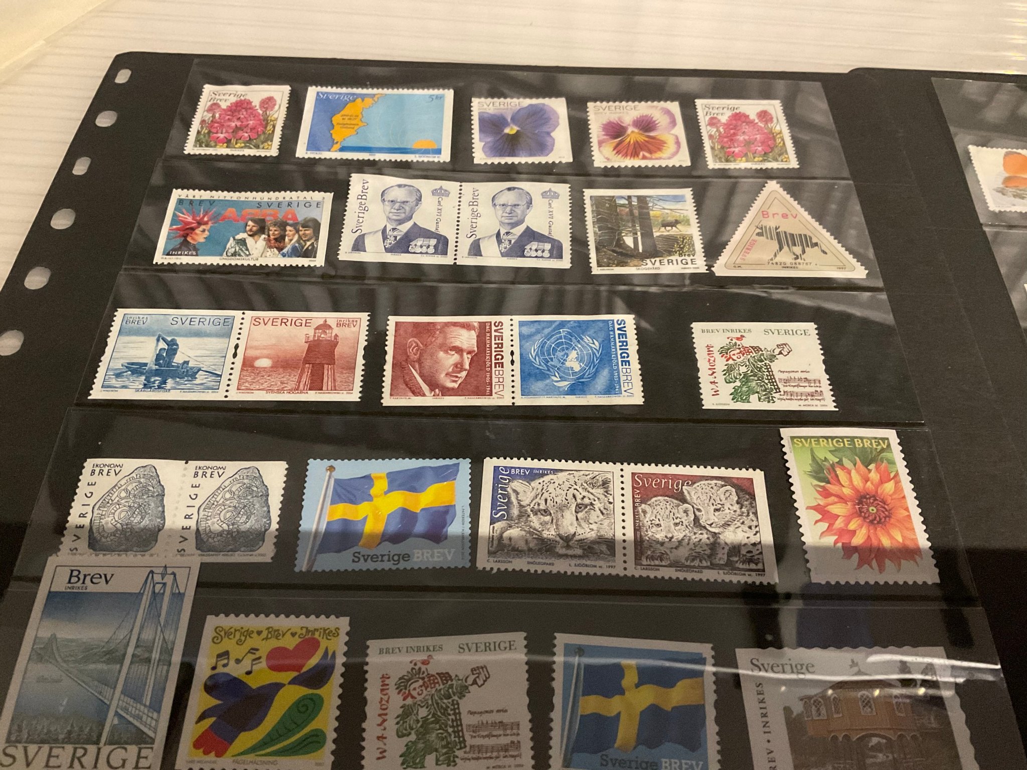 Se produkter som liknar Valörlösa ostämplade frimärke.. på Tradera