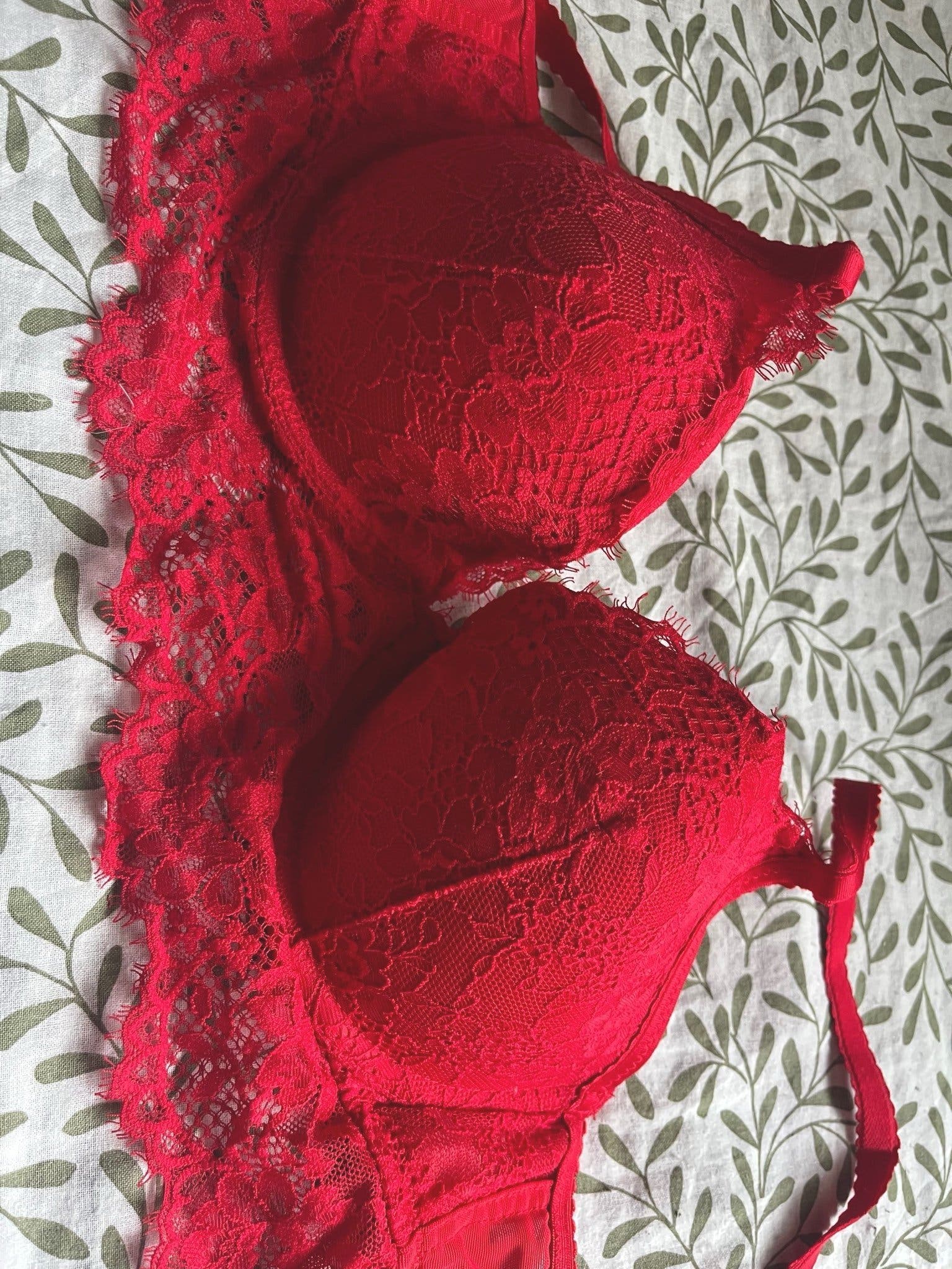 H&M röd bh, storlek 75C | Köp på Tradera (680752711)