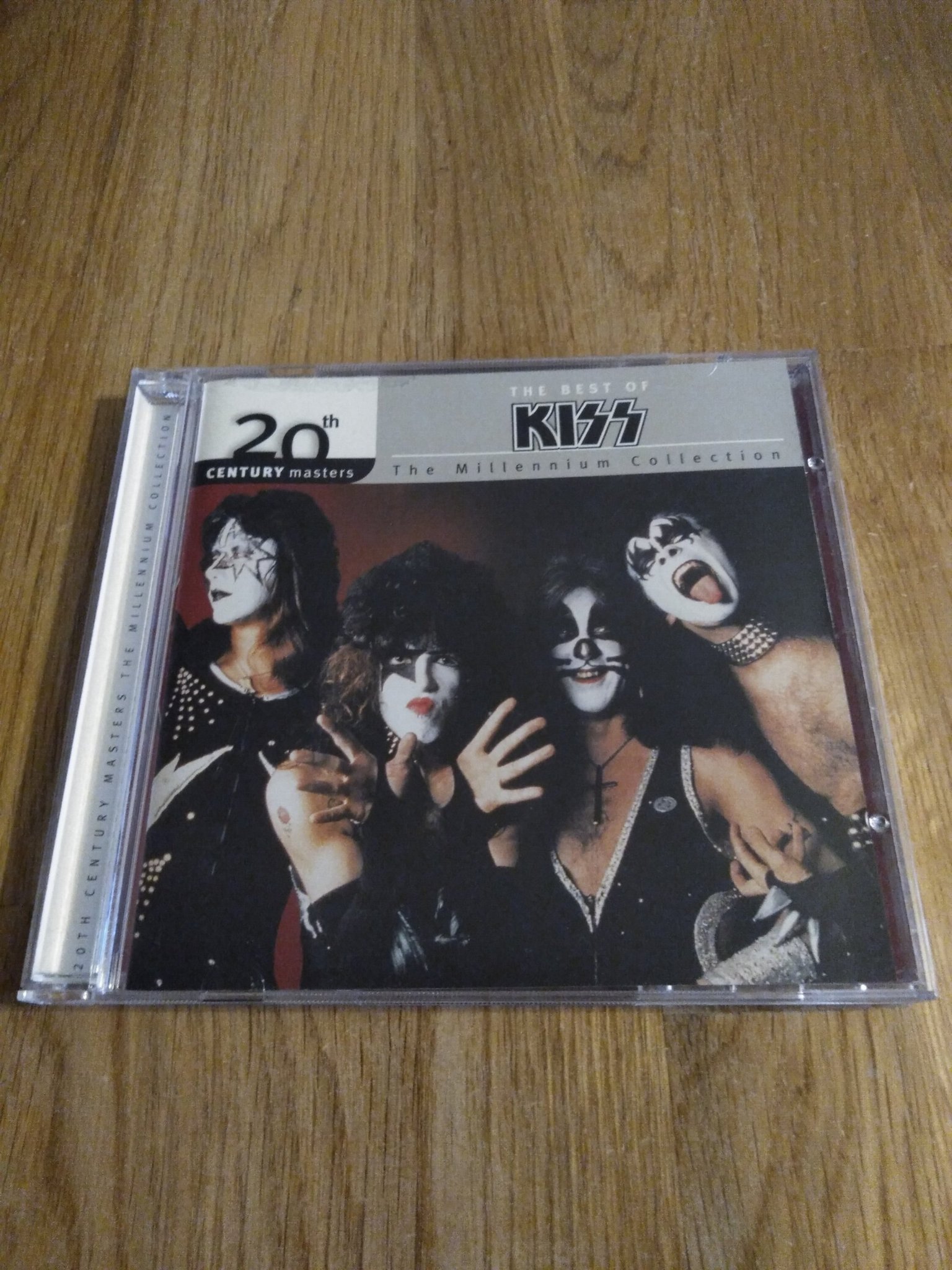 Kiss The Best Of Kiss The Millennium Collecti.. (411439467) ᐈ Köp på