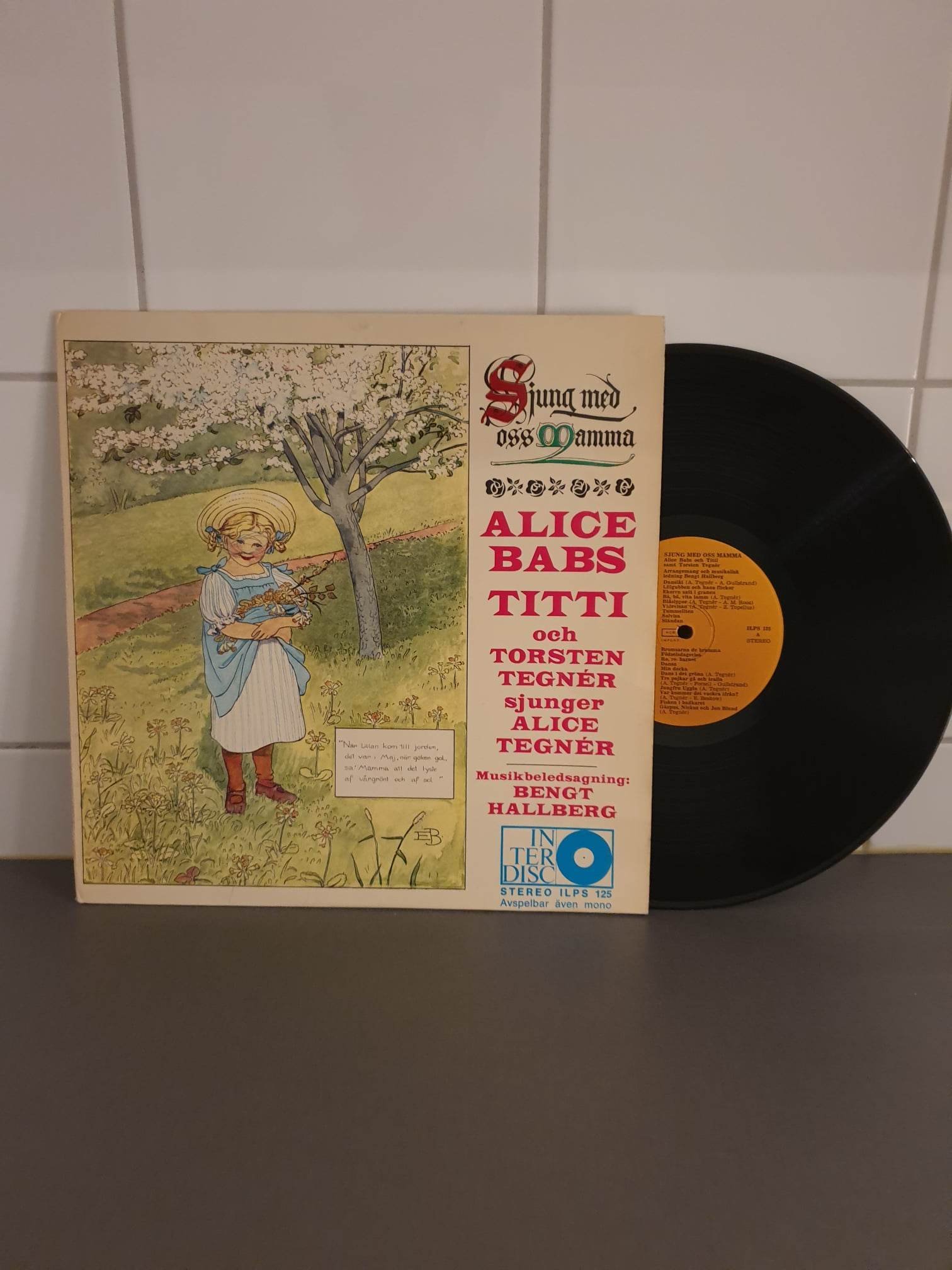 Se produkter som liknar Alice Babs, Titti och Torsten.. på Tradera