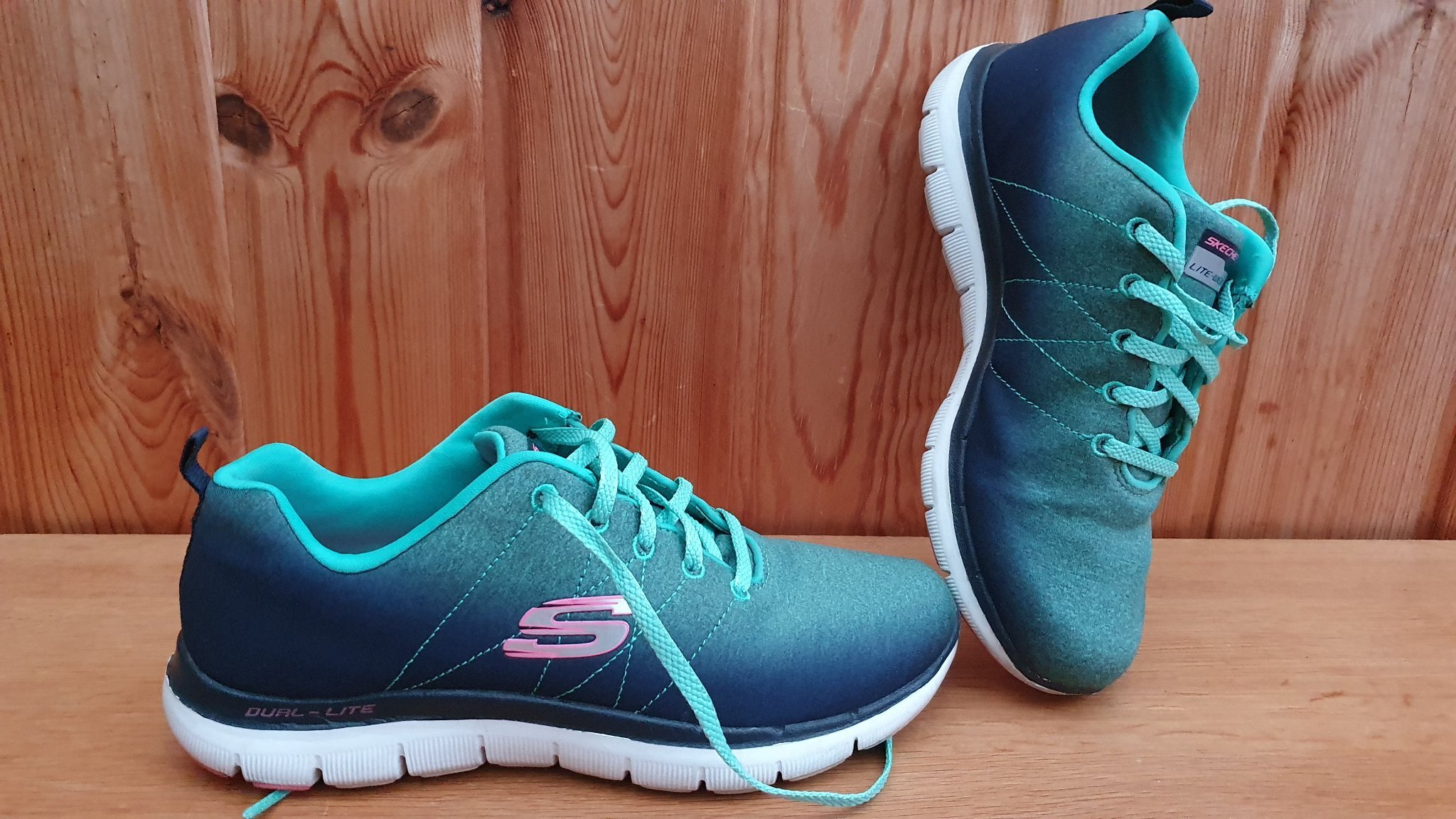sketchers lite weight trainers