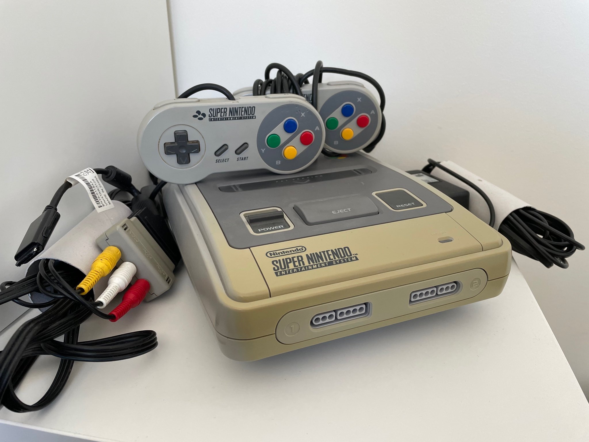 SNES Super Nintendo 16-bit konsol med två handk.. (446824502) ᐈ Köp på ...