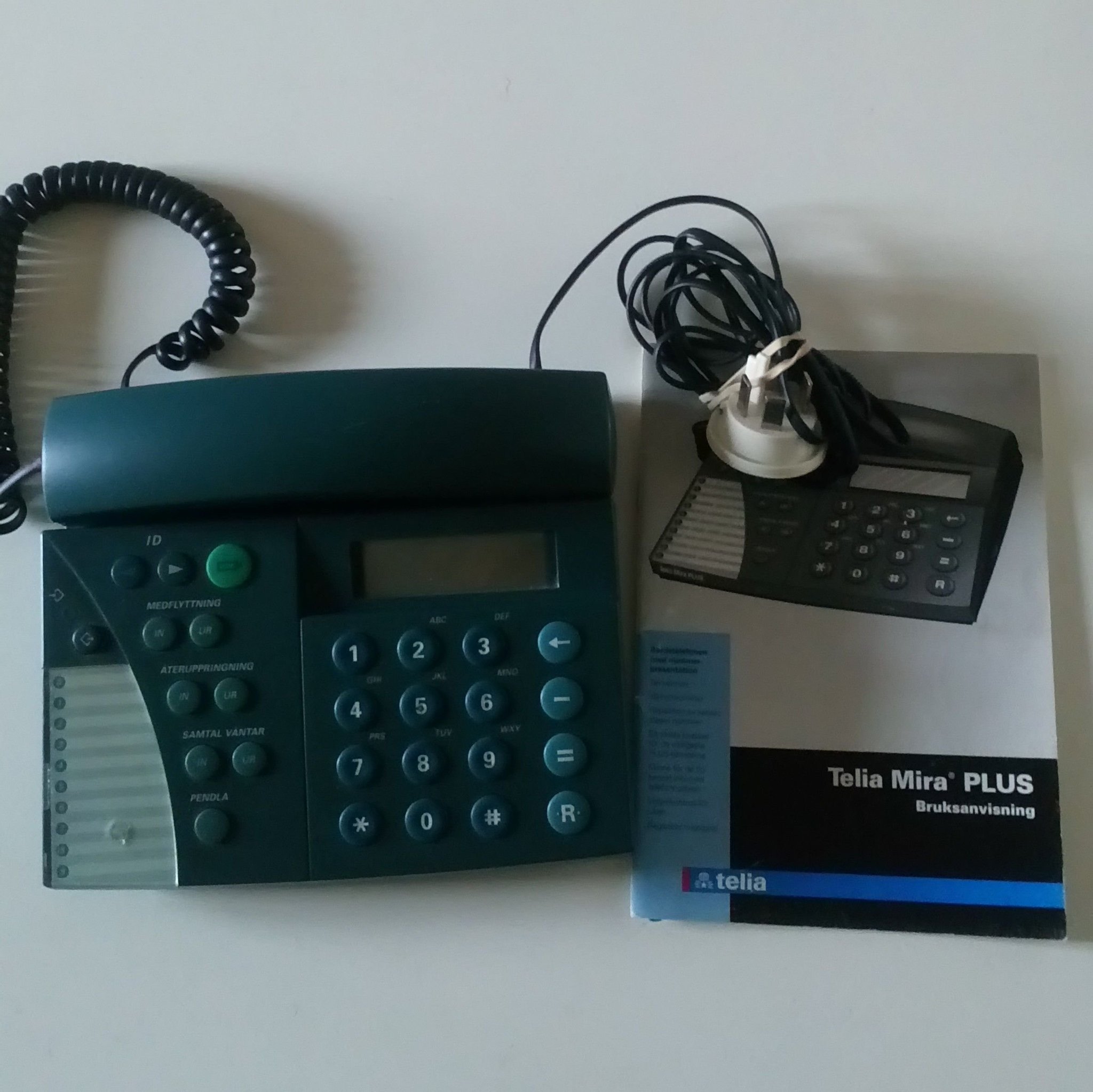 Se produkter som liknar Telefon Telia mira plus bords.. på Tradera