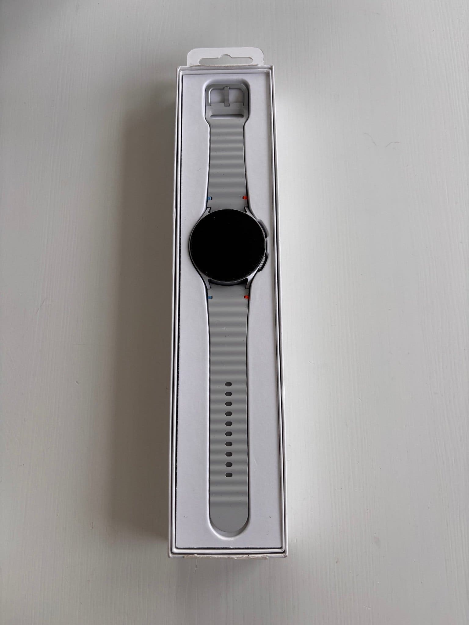 Samsung Galaxy Watch 7 sin usar en subasta