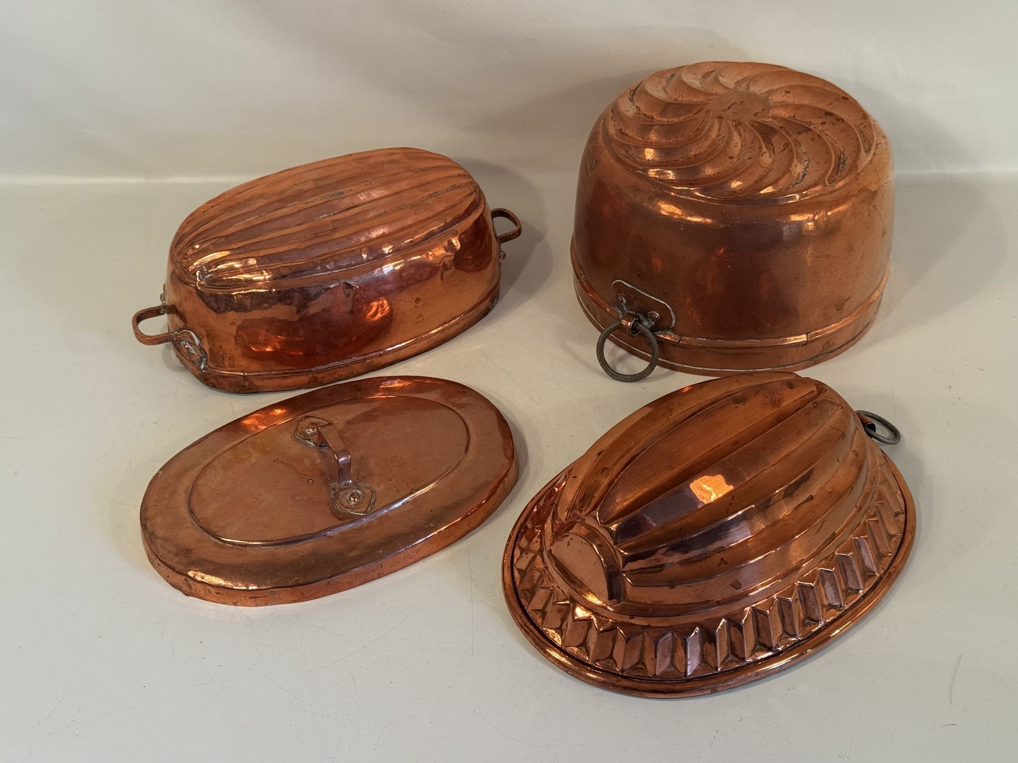 ANTIK FORM / FORMAR 3 ST I KOPPAR RIKT ARBETAD DEKOR 18/1900-TAL