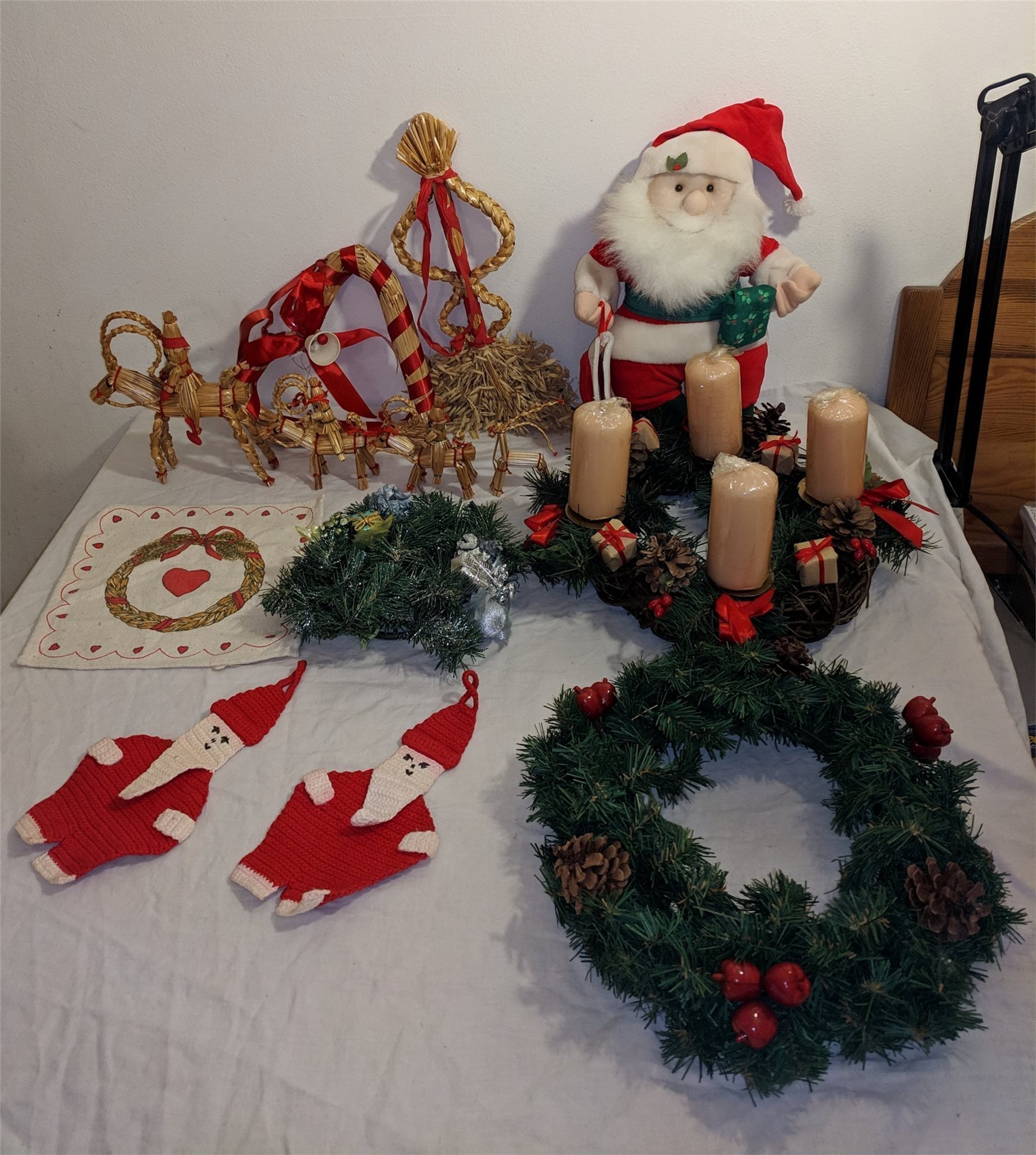 Julpynt Julkrans med ljus, jultomte, julduk, .. Köp på Tradera