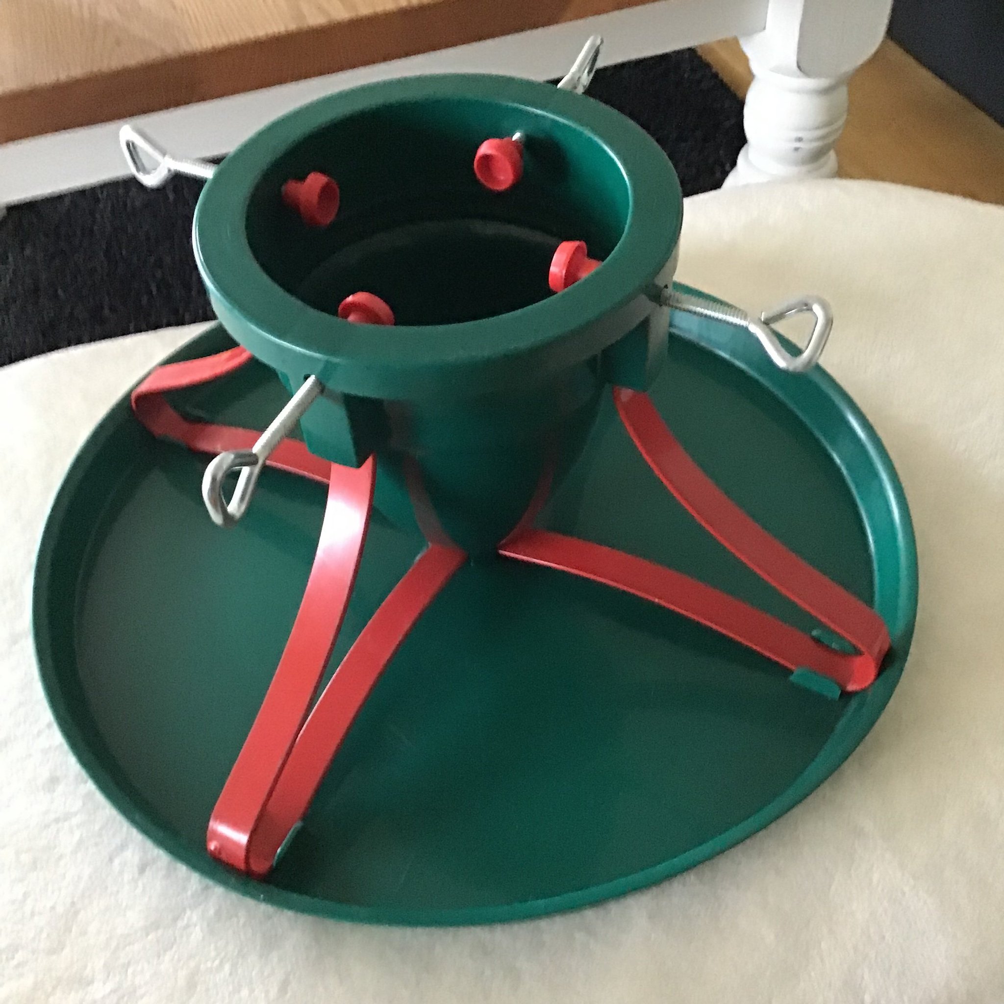 Julgransfot i Nyskick av metall och plast