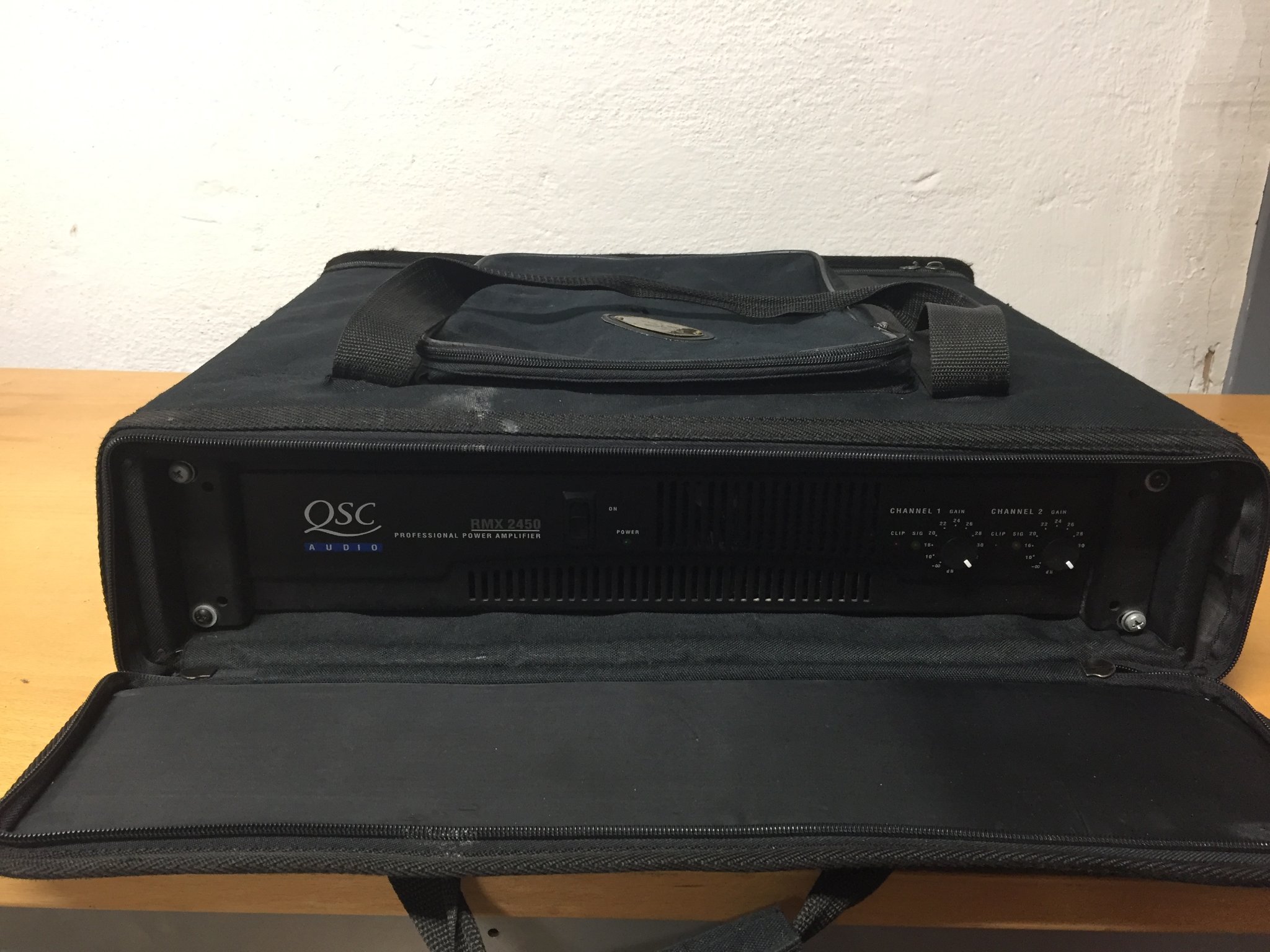 QSC AUDIO professional power amplifier .. (413810629) ᐈ VIN & YL på Tradera
