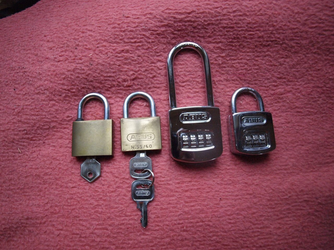 4 st fungerande hänglås abus ,typ som nya 4 st fungerande hänglås abus abus abus ,typ som nya a49dc9