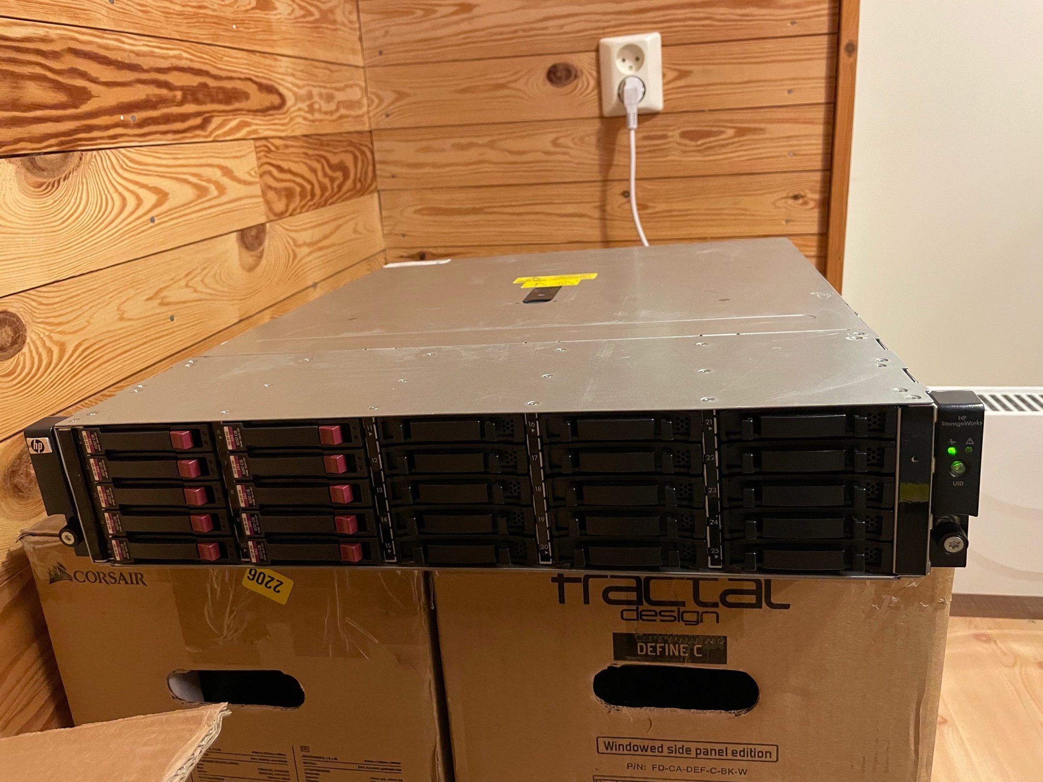 HP AJ941-63002 D2700 StorageWorks Drive Enclosu.. | Köp på Tradera ...