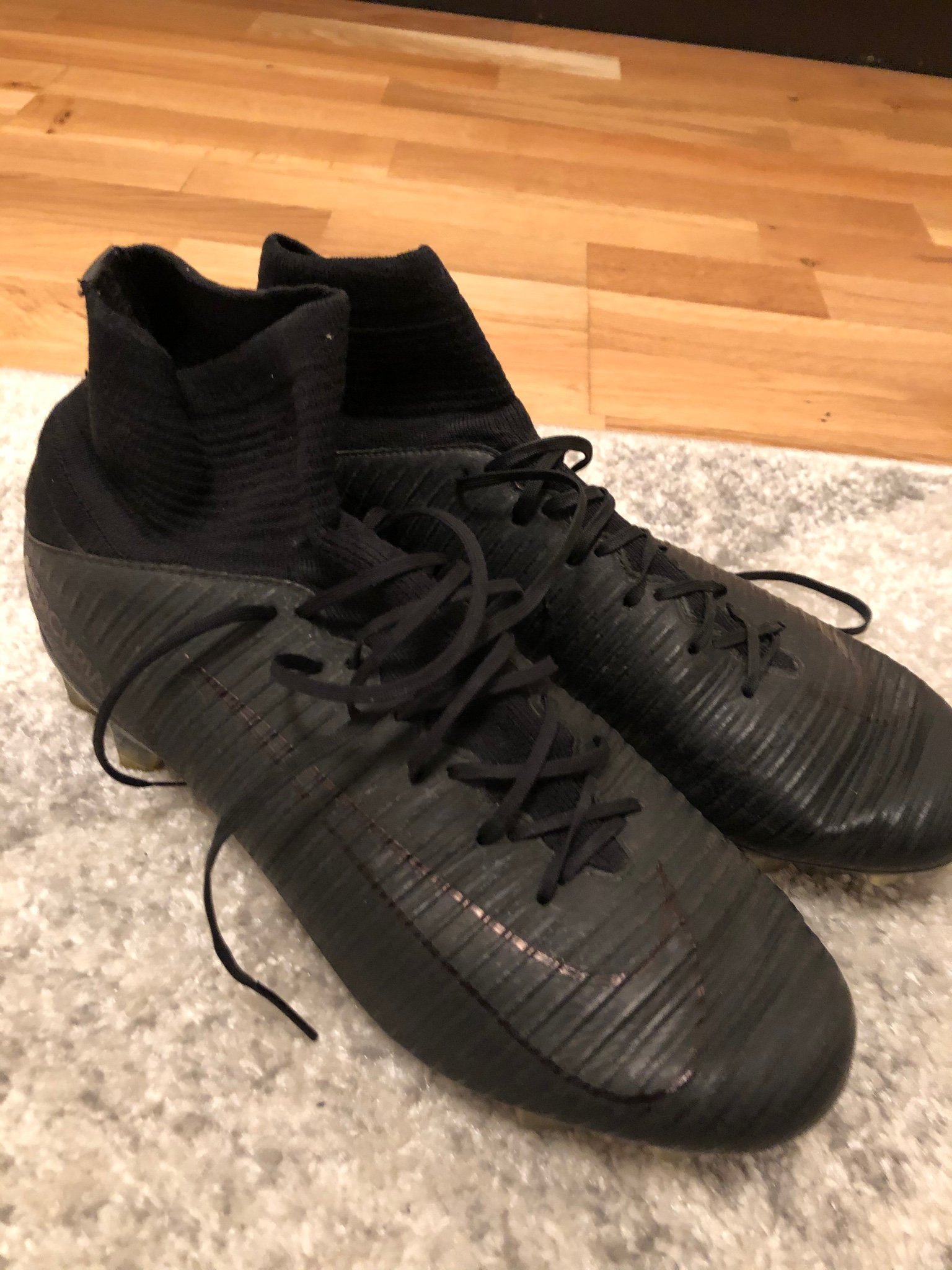 black out mercurial