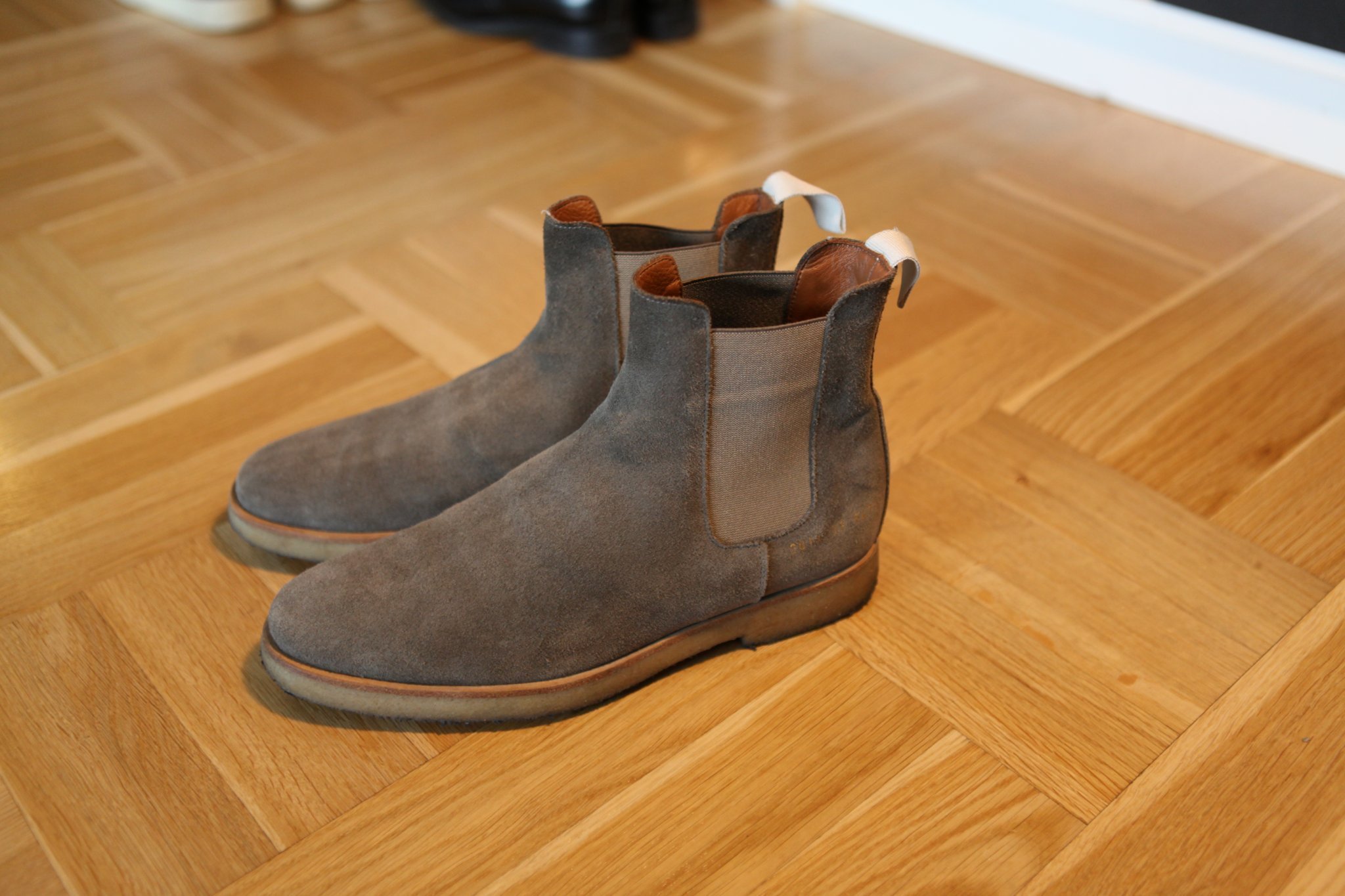 common projects taupe suede