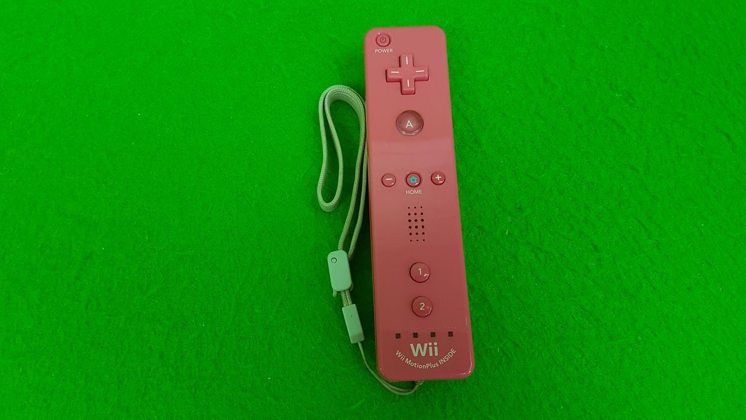 Rosa Wiimote med Motion Plus till Ninte.. (408843498) ᐈ SpelHem på Tradera