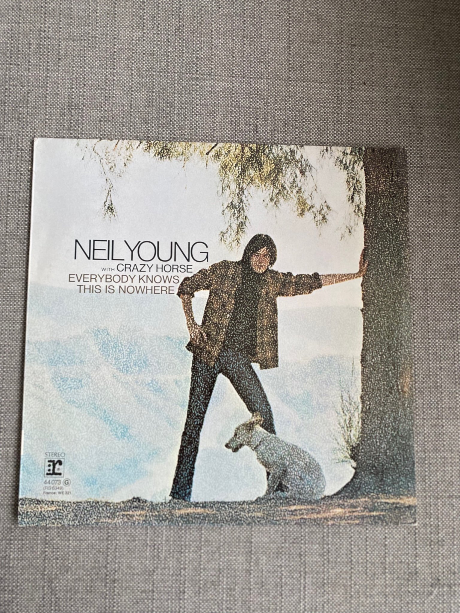 Se produkter som liknar Neil Young Everybody Knows .. på Tradera