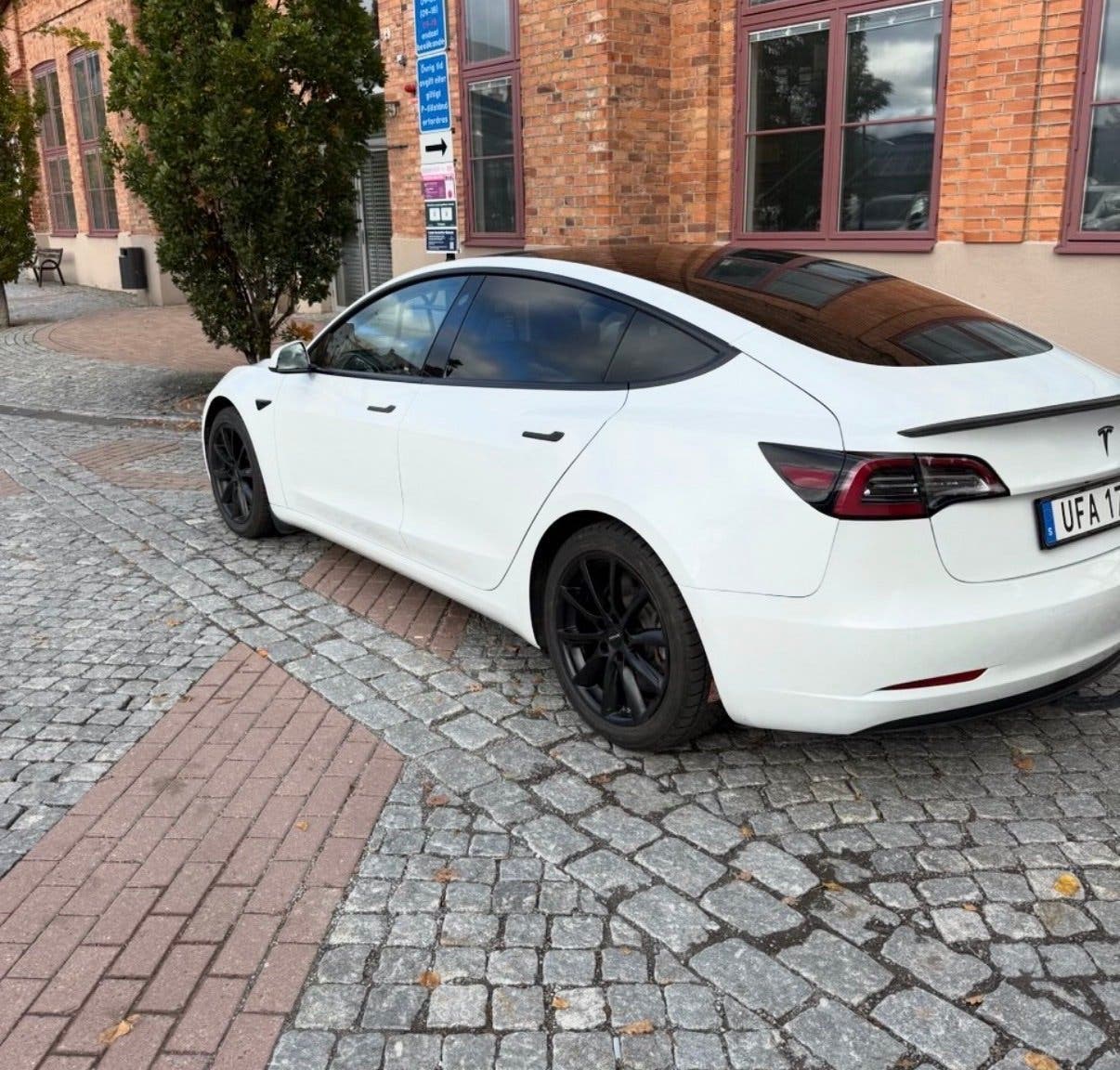 Tesla Model 3 Standard Range Plus, 283ps, 2020